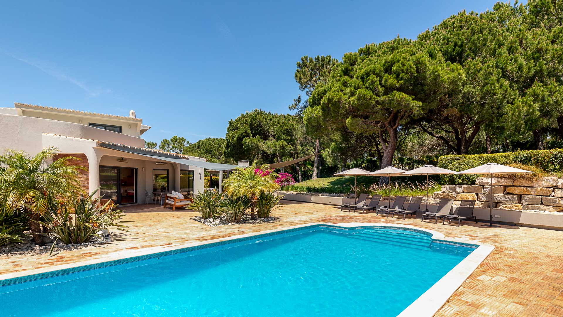 Property Image 2 - Quinta do Lago Fairway Home where Simplicity and Comfort Reign