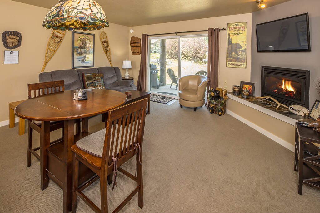 Have an intimate dinner for two | Main Level