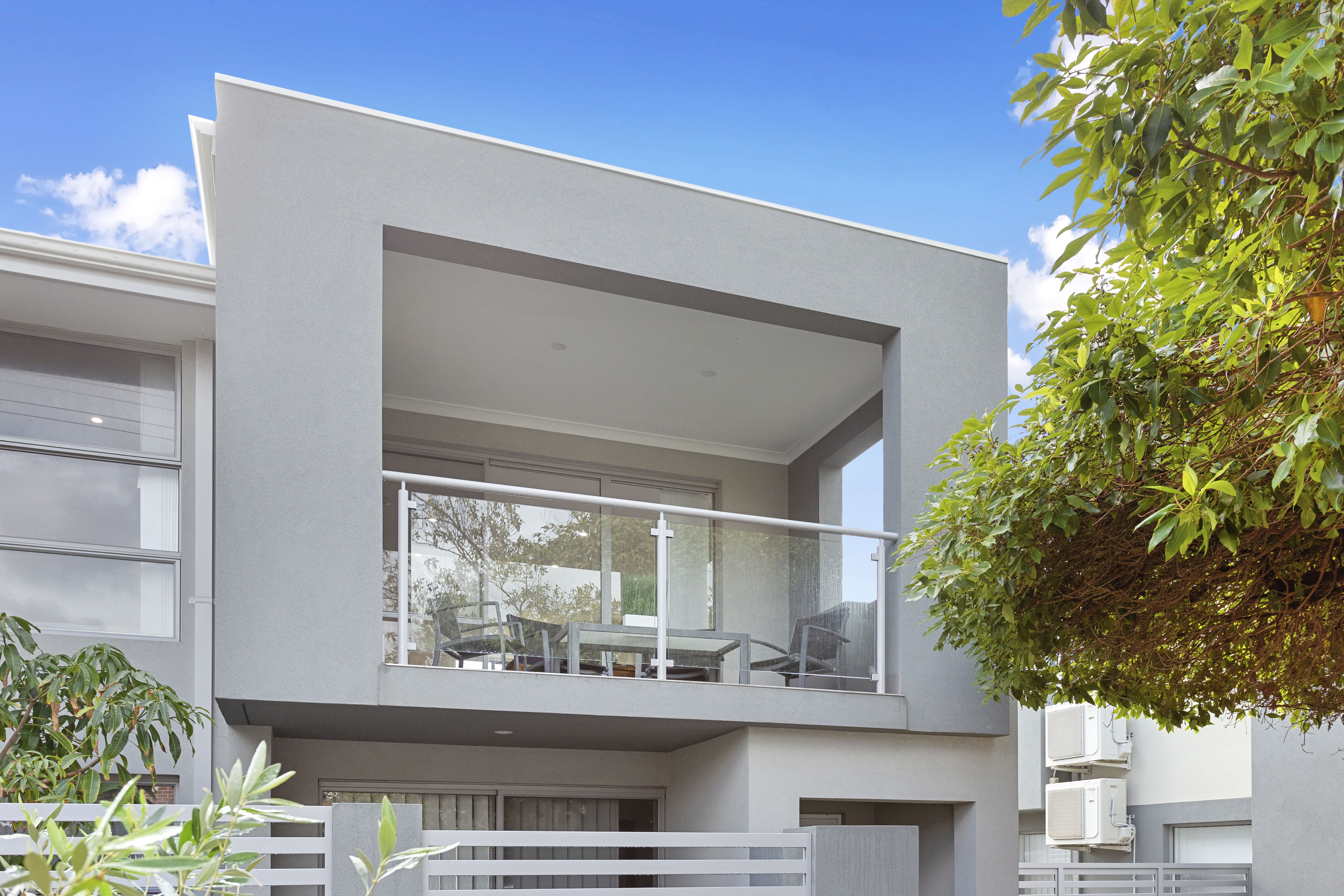 Property Image 2 - Modern and Cozy Home with Parking Ideal for Small Families
