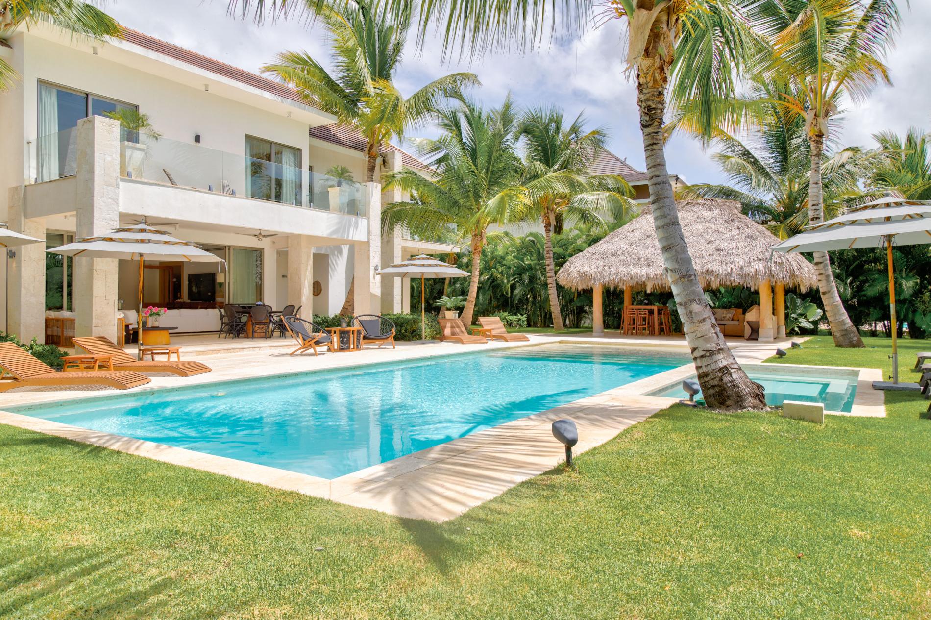 Property Image 1 - Prestigious Chic Villa with Pool and an Amazing Exotic Garden