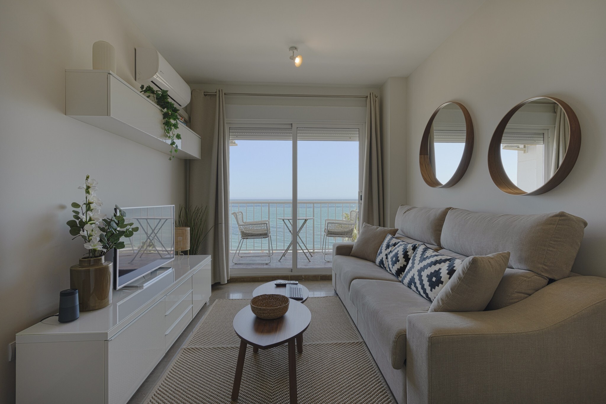 Property Image 2 - Pleasant Beachfront Apartment with Lovely Terrace