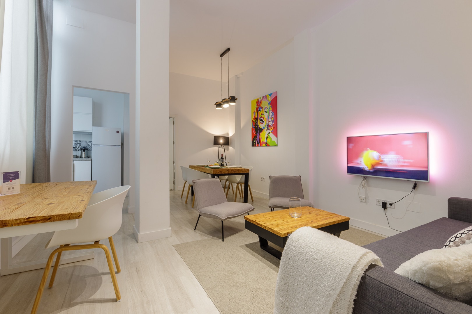 Property Image 2 - Contemporary Apartment in the City Center