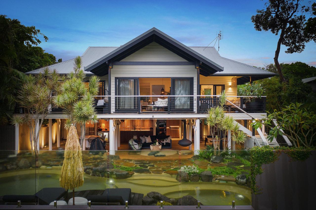 Property Image 1 - Beachfront Villa with Large Outside Area and Rockpool