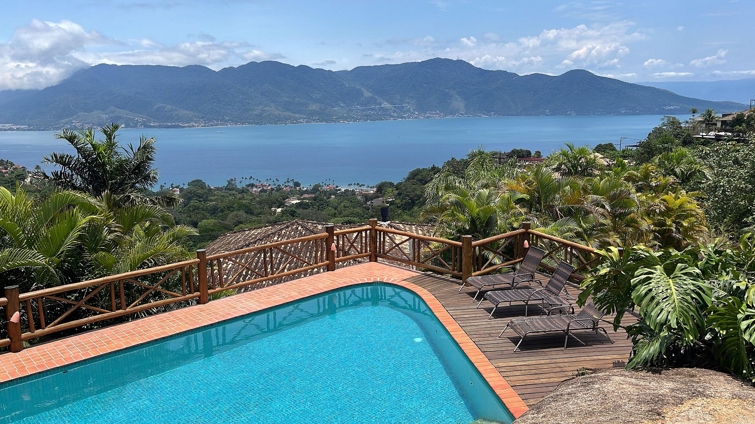 Property Image 1 - House with barbecue, swimming pool and sea view