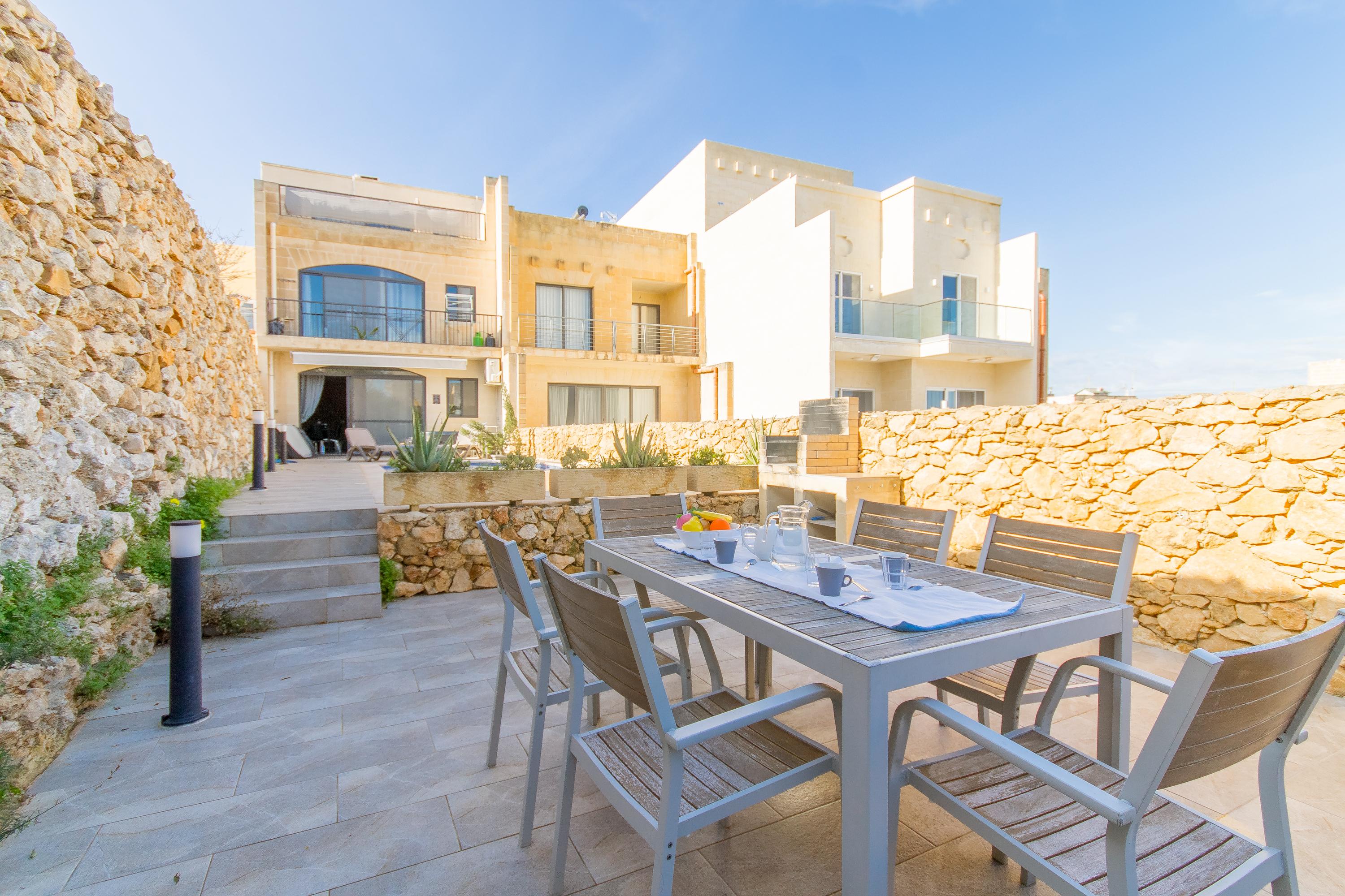 Property Image 2 - Ta’Siku Gozitan villa + Pool & hot tub