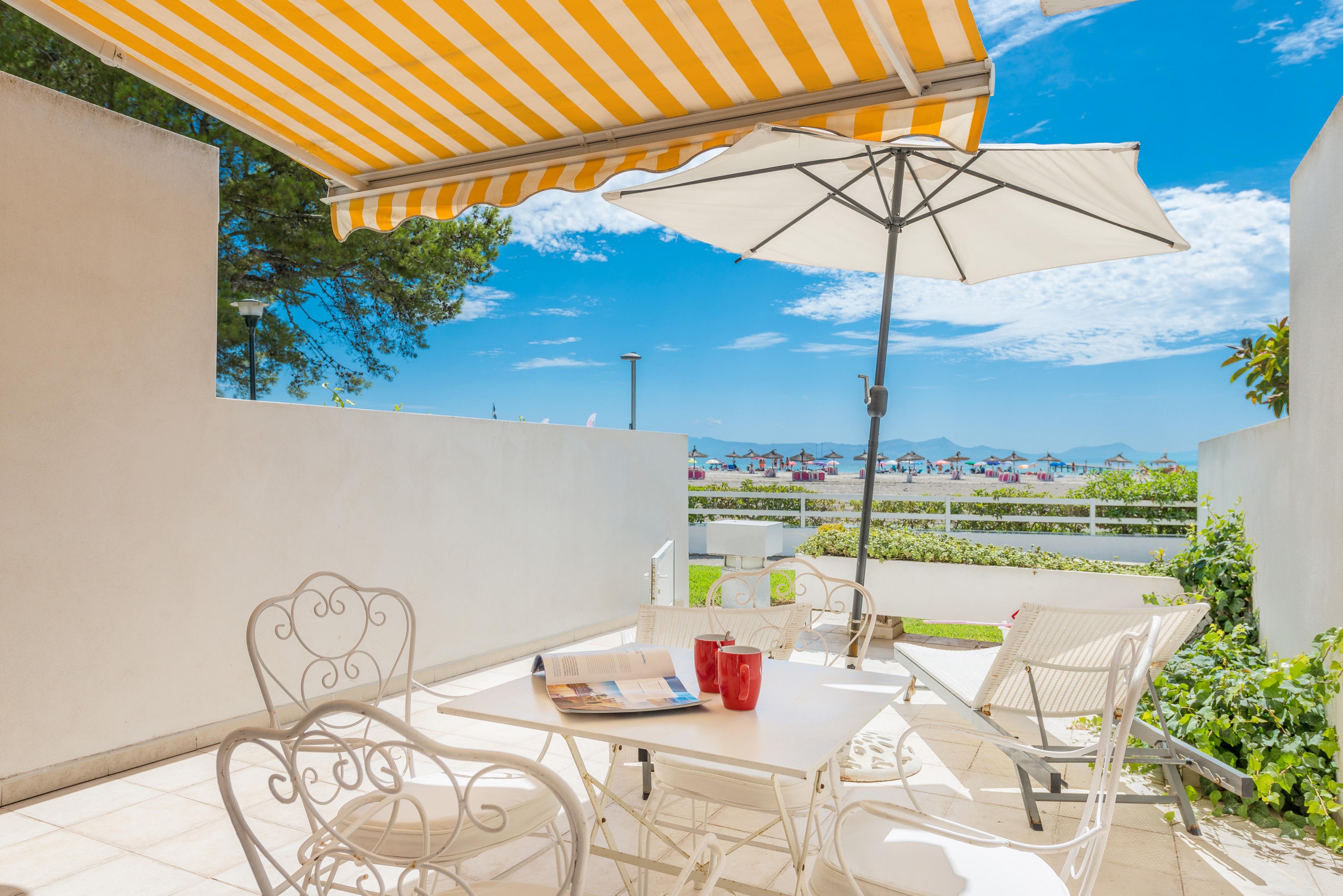 Property Image 1 - APARTAMENTO 24 EDIFICI CANOPUS - Cozy apartment facing the crystal clear water beach. Free WiFi