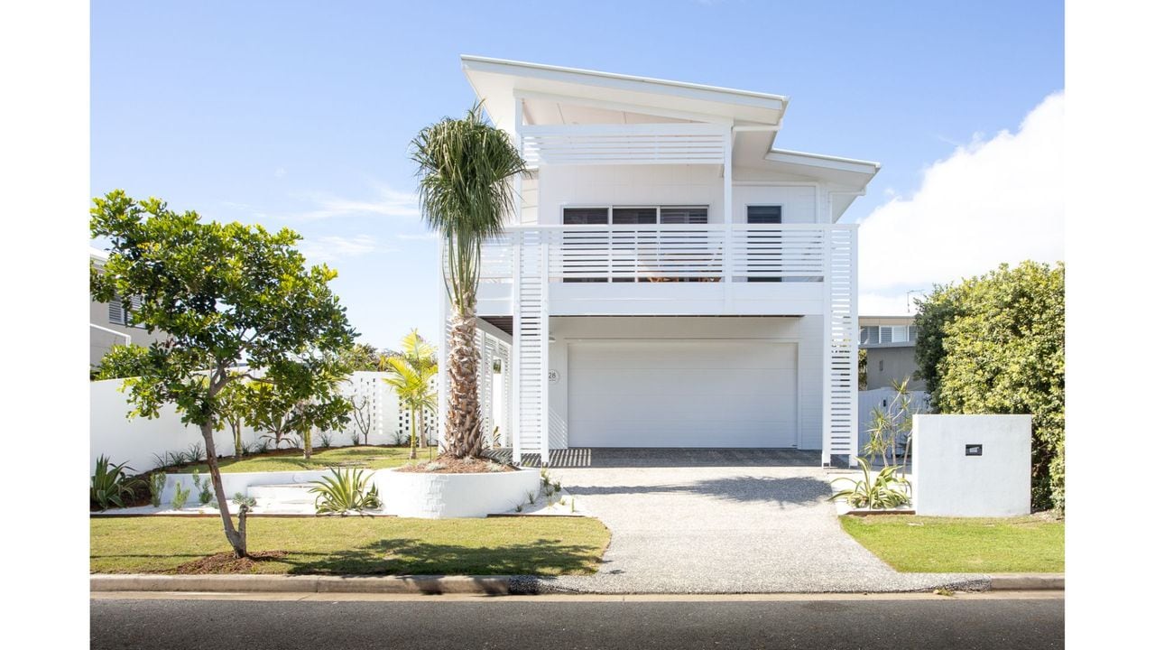 Property Image 1 - Gorgeous Beachside Holiday Home with Luxurious Interior and Pool