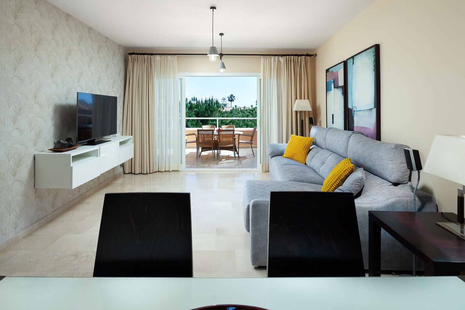 Property Image 2 - Vibrant Sea Views  Jacuzzi Apartment
