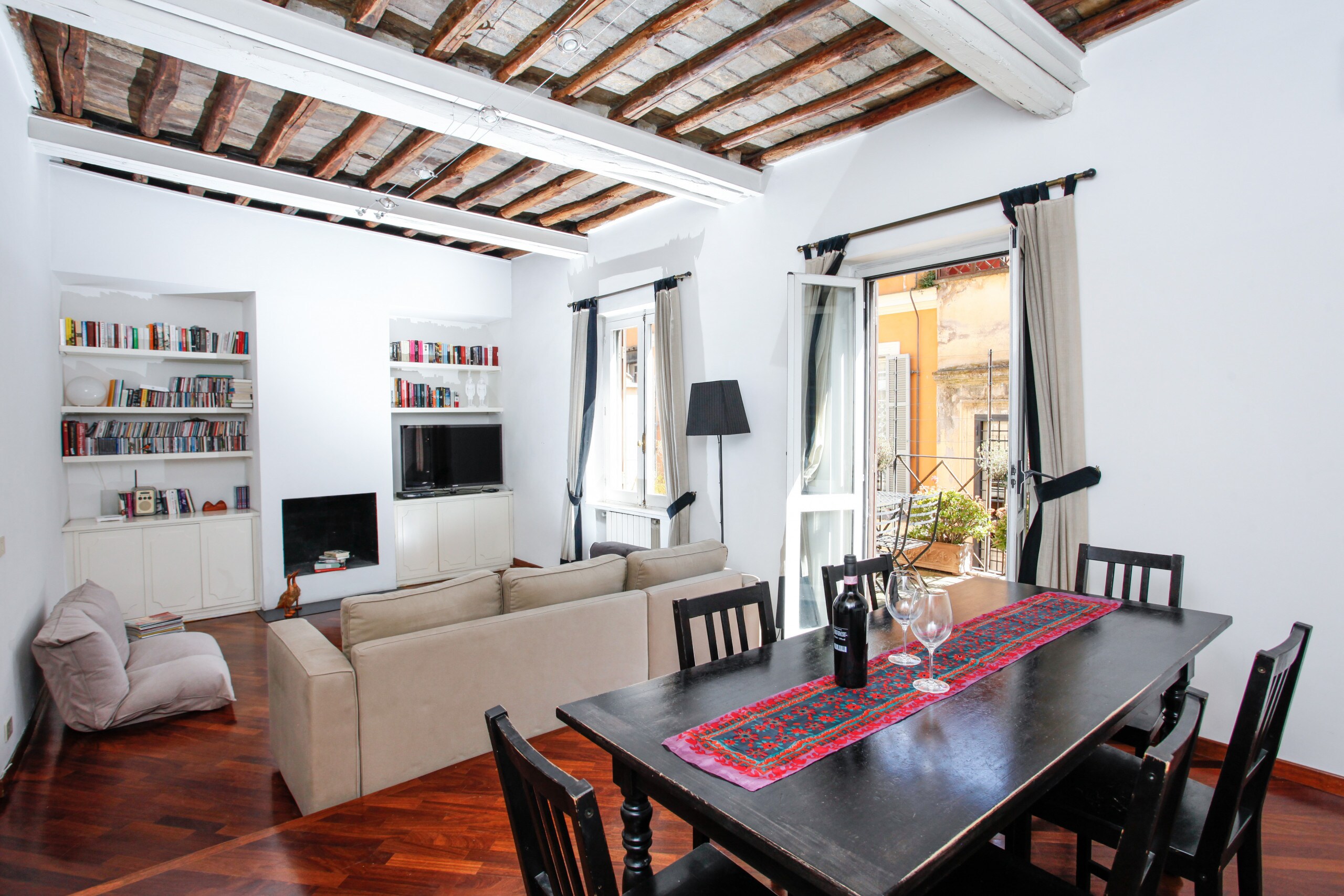 Property Image 1 - Beautiful Family Apartment with Terrace by the Pantheon
