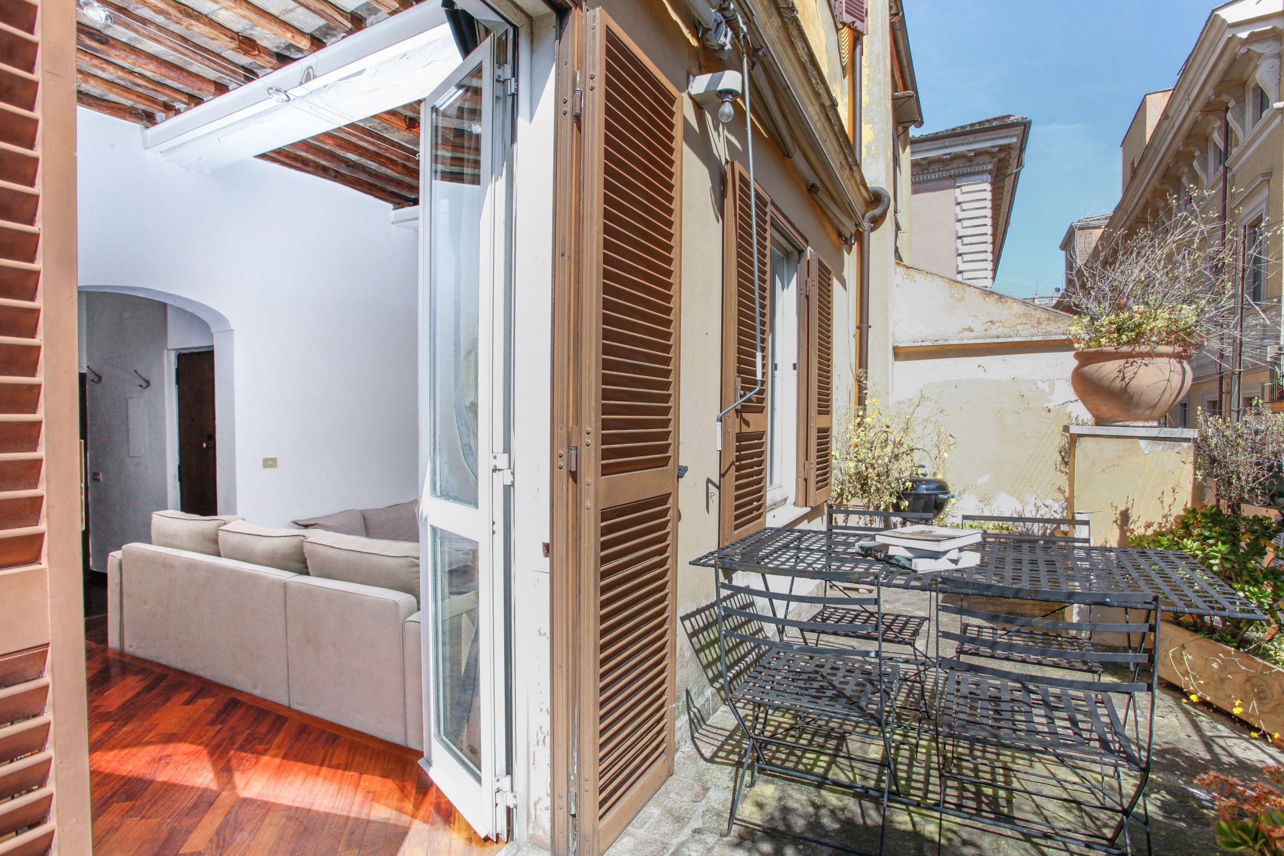 Property Image 2 - Beautiful Family Apartment with Terrace by the Pantheon
