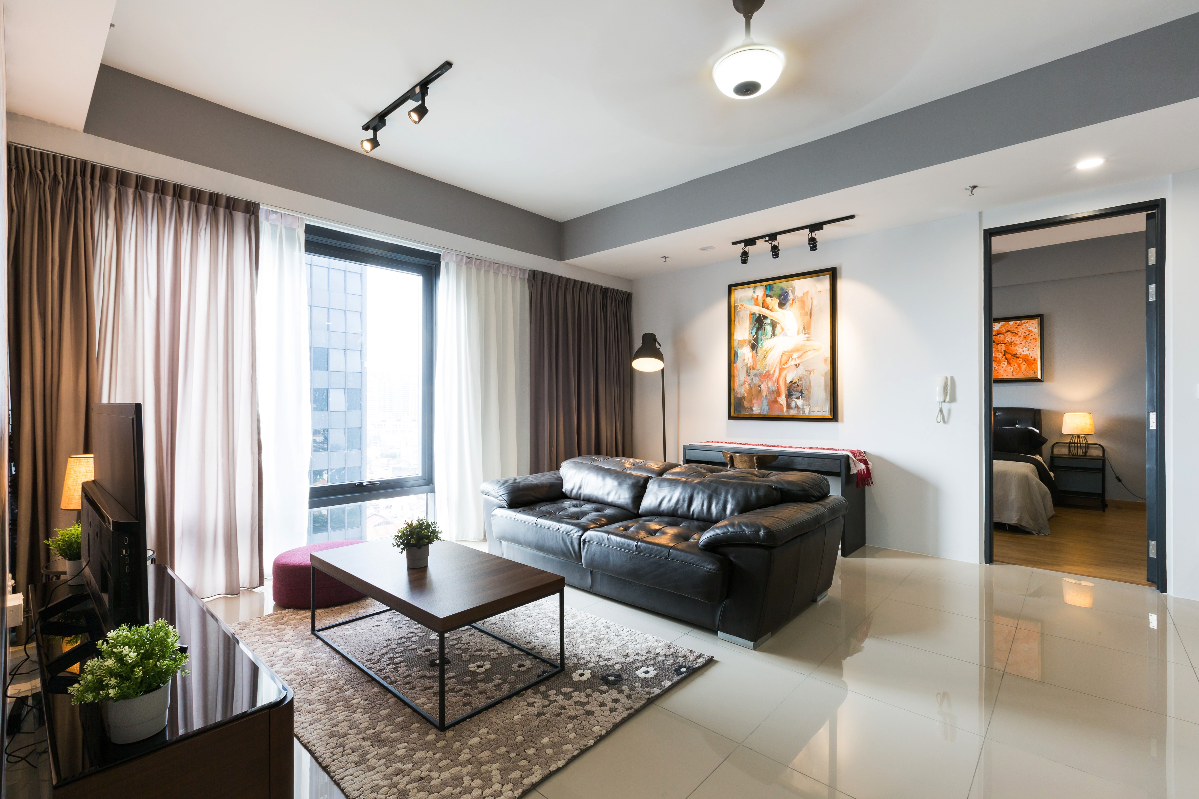 Property Image 2 - Modern 3 Bedroom Apartment with Iconic Komtar and Sea Views  