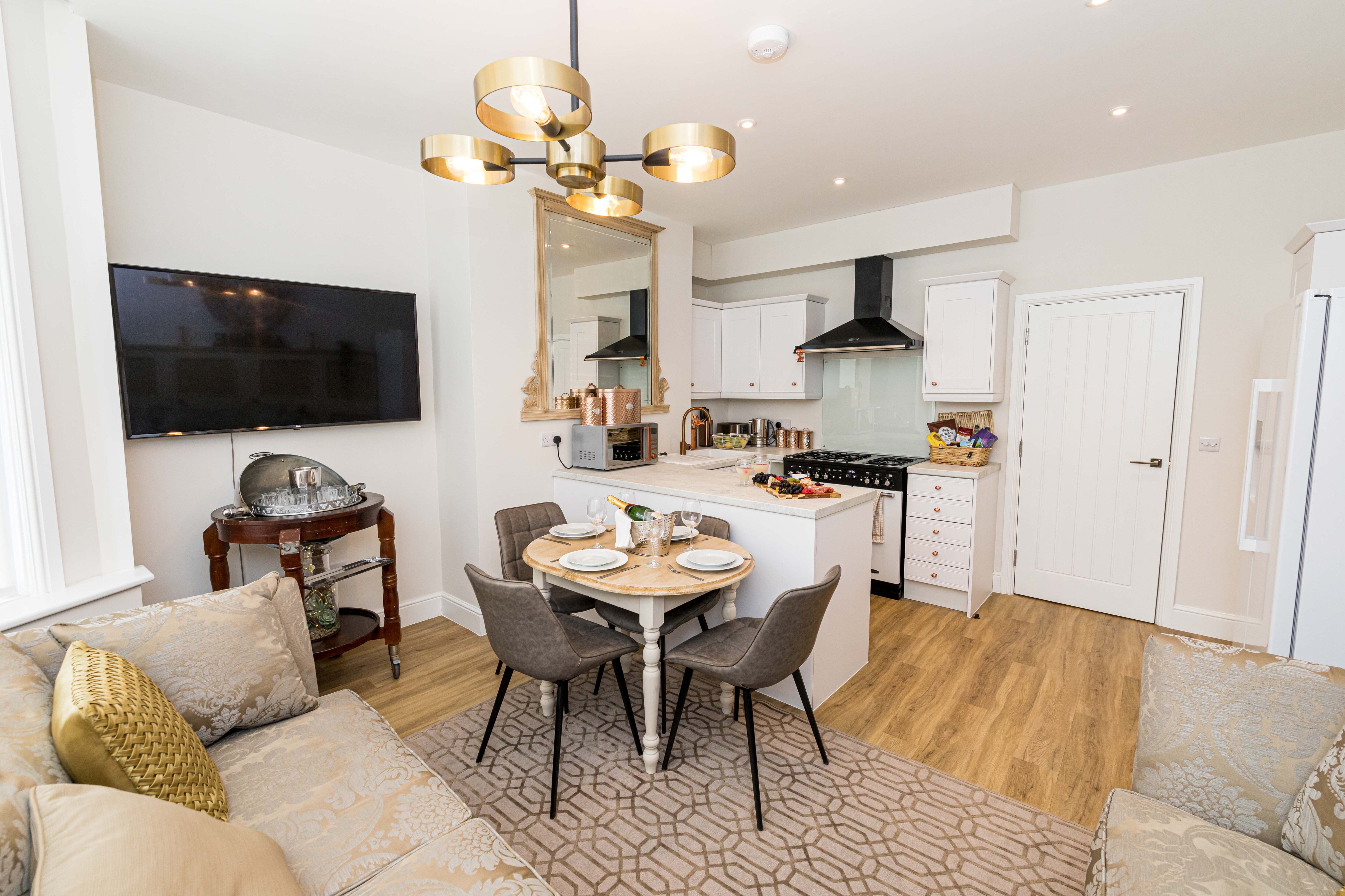 Property Image 2 - Stylish and luxurious 2 bed apartment with parking