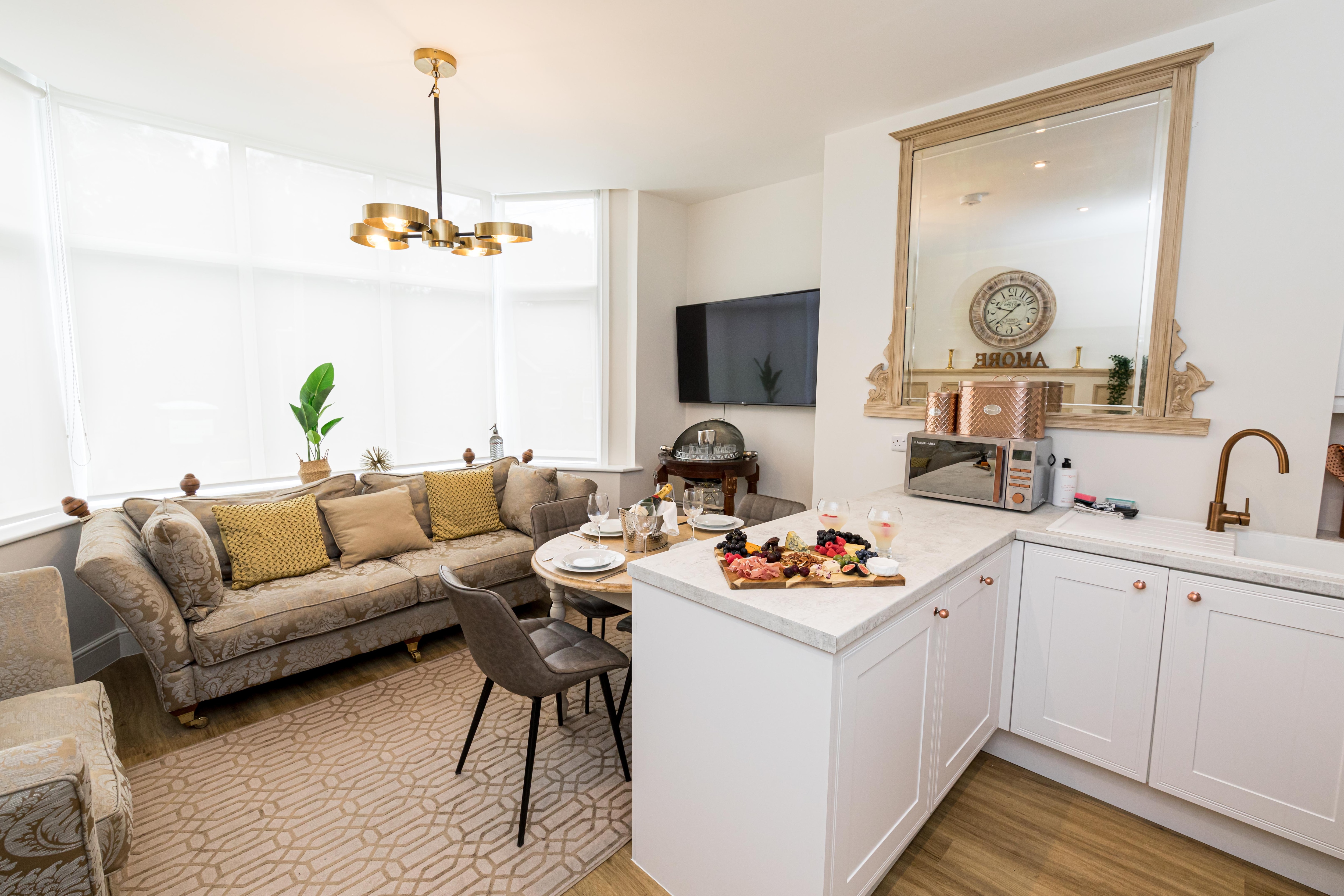 Property Image 1 - Stylish and luxurious 2 bed apartment with parking