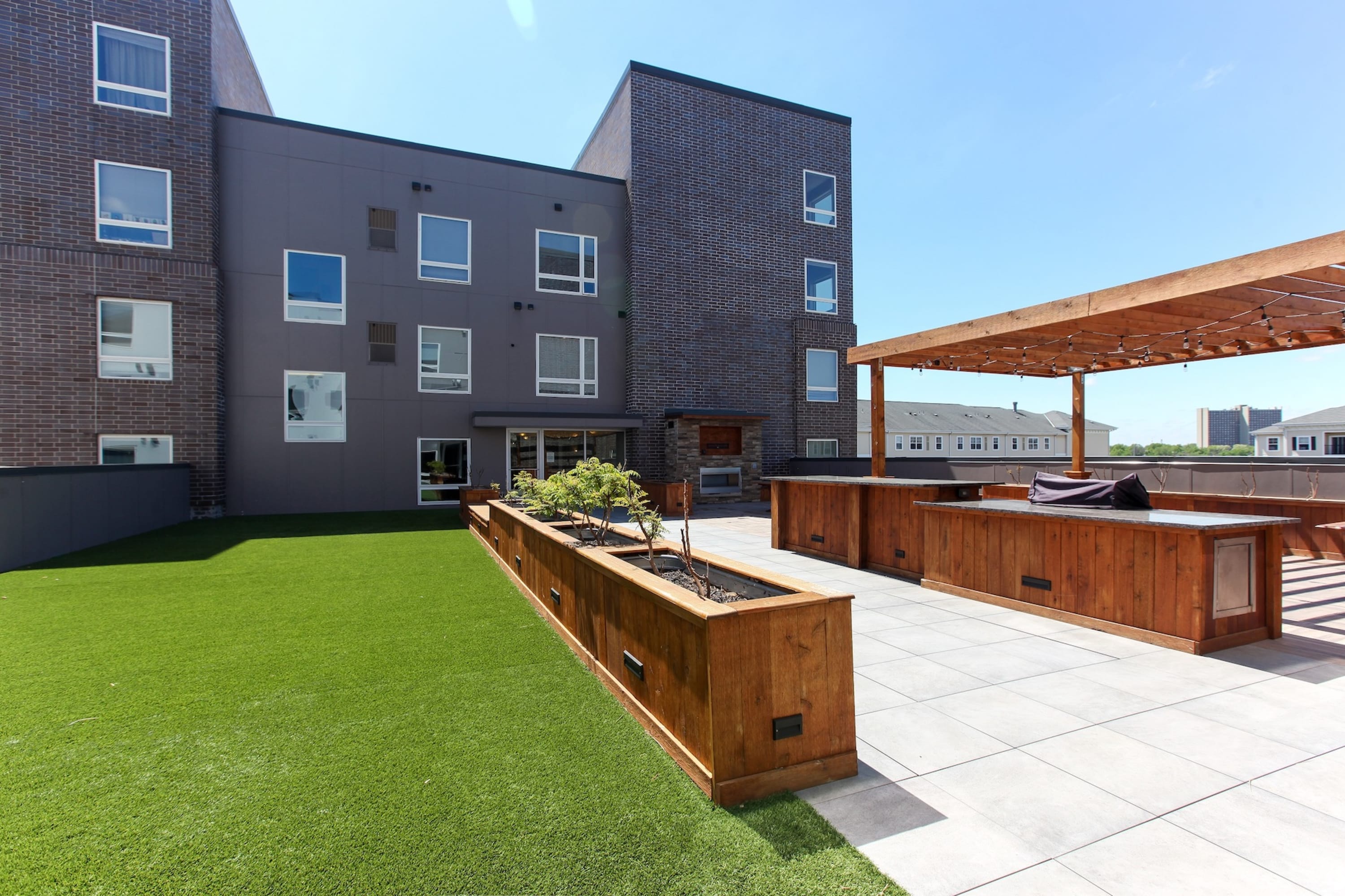 Property Image 2 - Steps to Campus, Roof Top Deck + Gym | Minneapolis