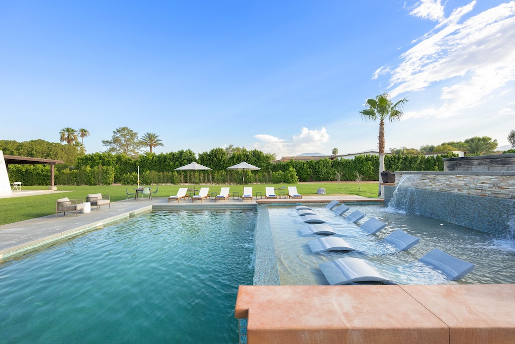 Waterfall and sun shelf in the pool.