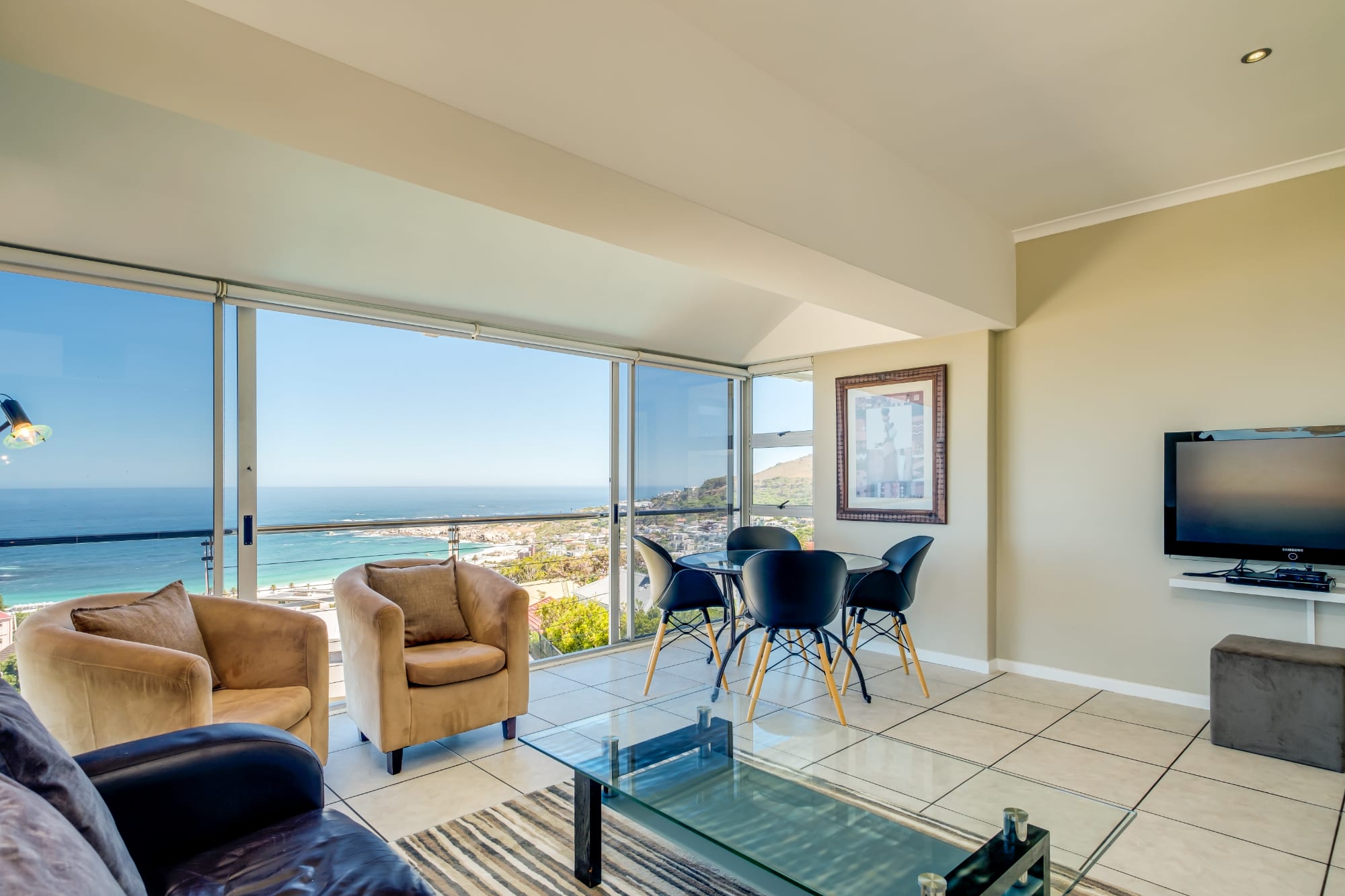 Property Image 2 - Two Bedroom Apartment with Lovely Ocean Views (270 Degrees)