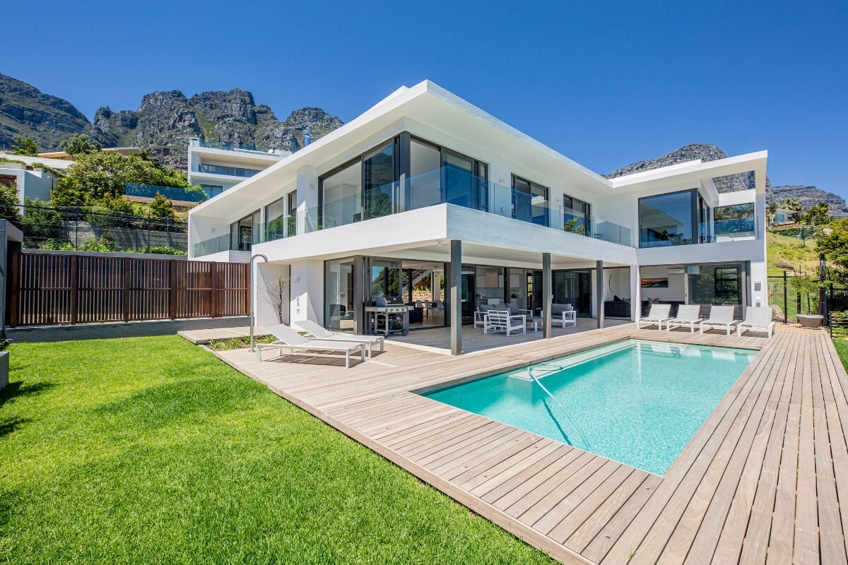 Property Image 1 - Luxury Camps Bay Villa with Spacious Entertainment Area and Private Pool (8 Fiskaal)