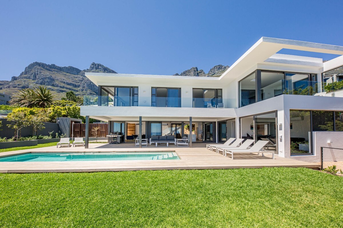 Property Image 2 - Luxury Camps Bay Villa with Spacious Entertainment Area and Private Pool (8 Fiskaal)