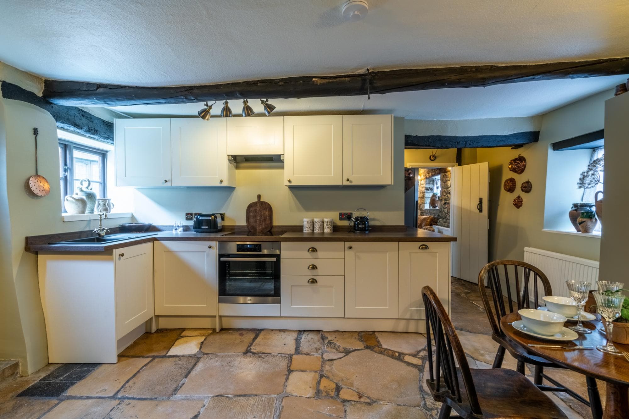 Property Image 2 - Stunning 2 Bed Cotswold Cottage Winchcombe