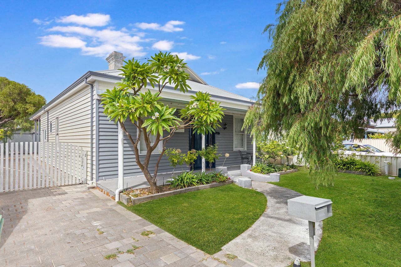 Property Image 1 - Modern 1930s Holiday Cottage in Busselton