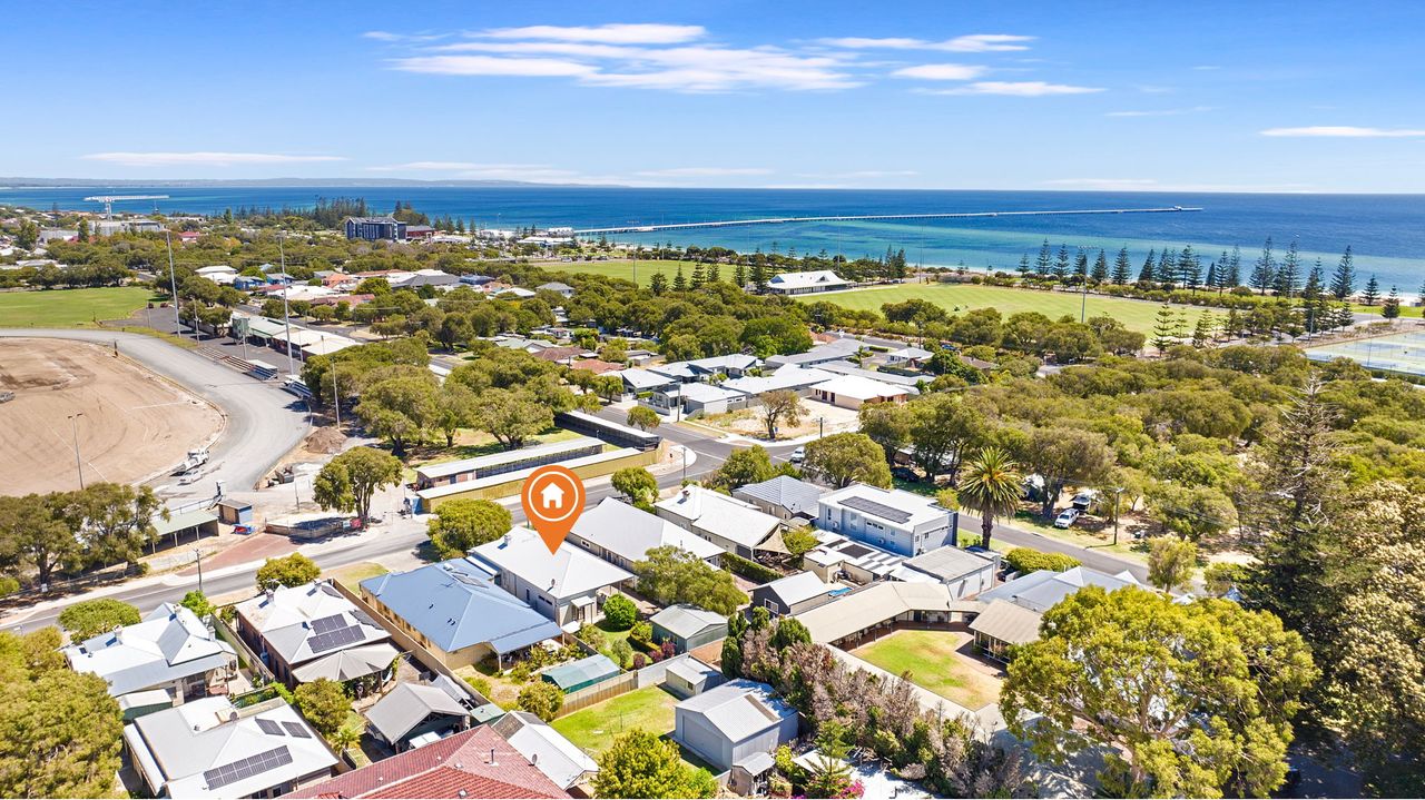 Property Image 2 - Modern 1930s Holiday Cottage in Busselton