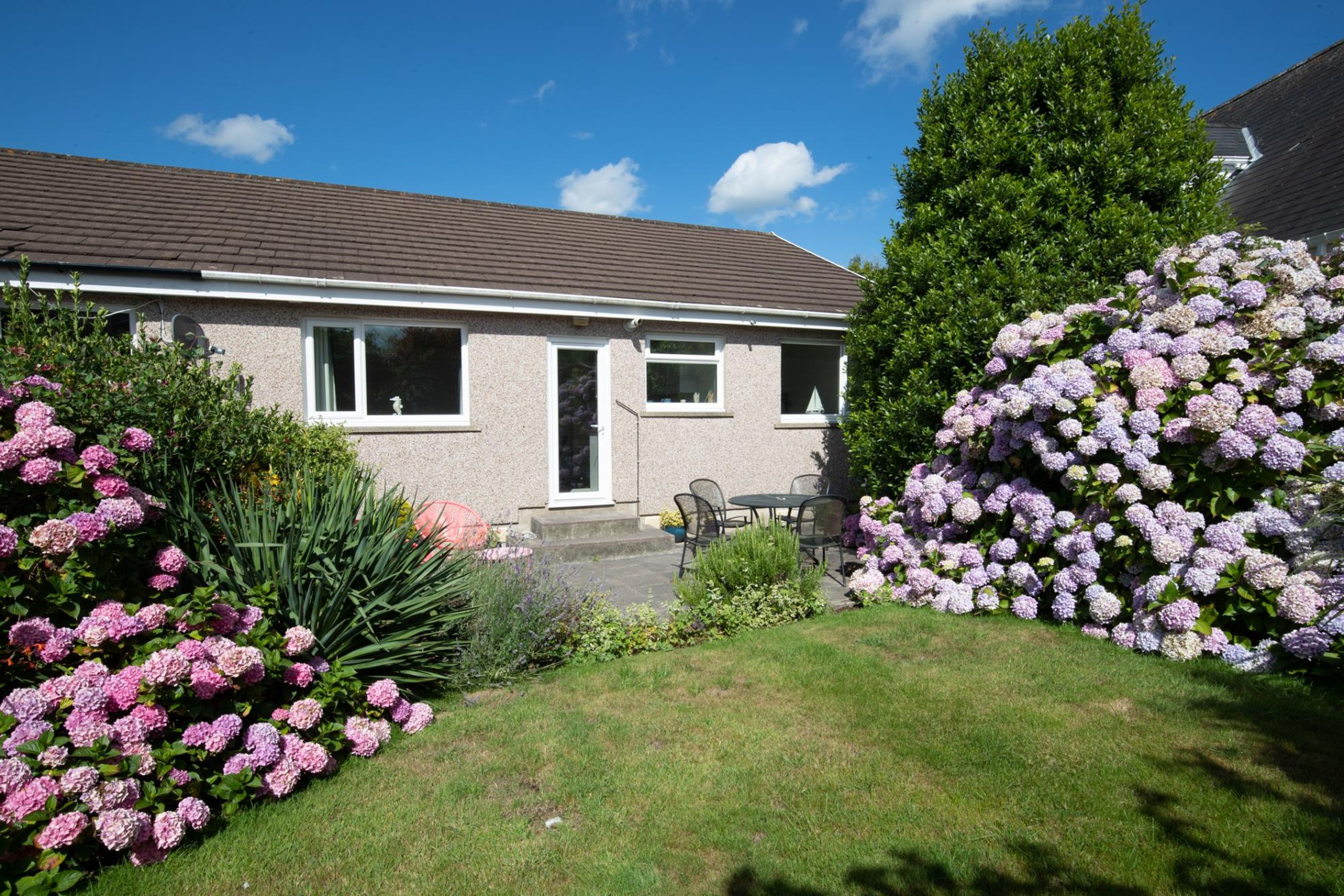 Property Image 1 - Ballyroan - Peaceful  Dog Friendly Cottage