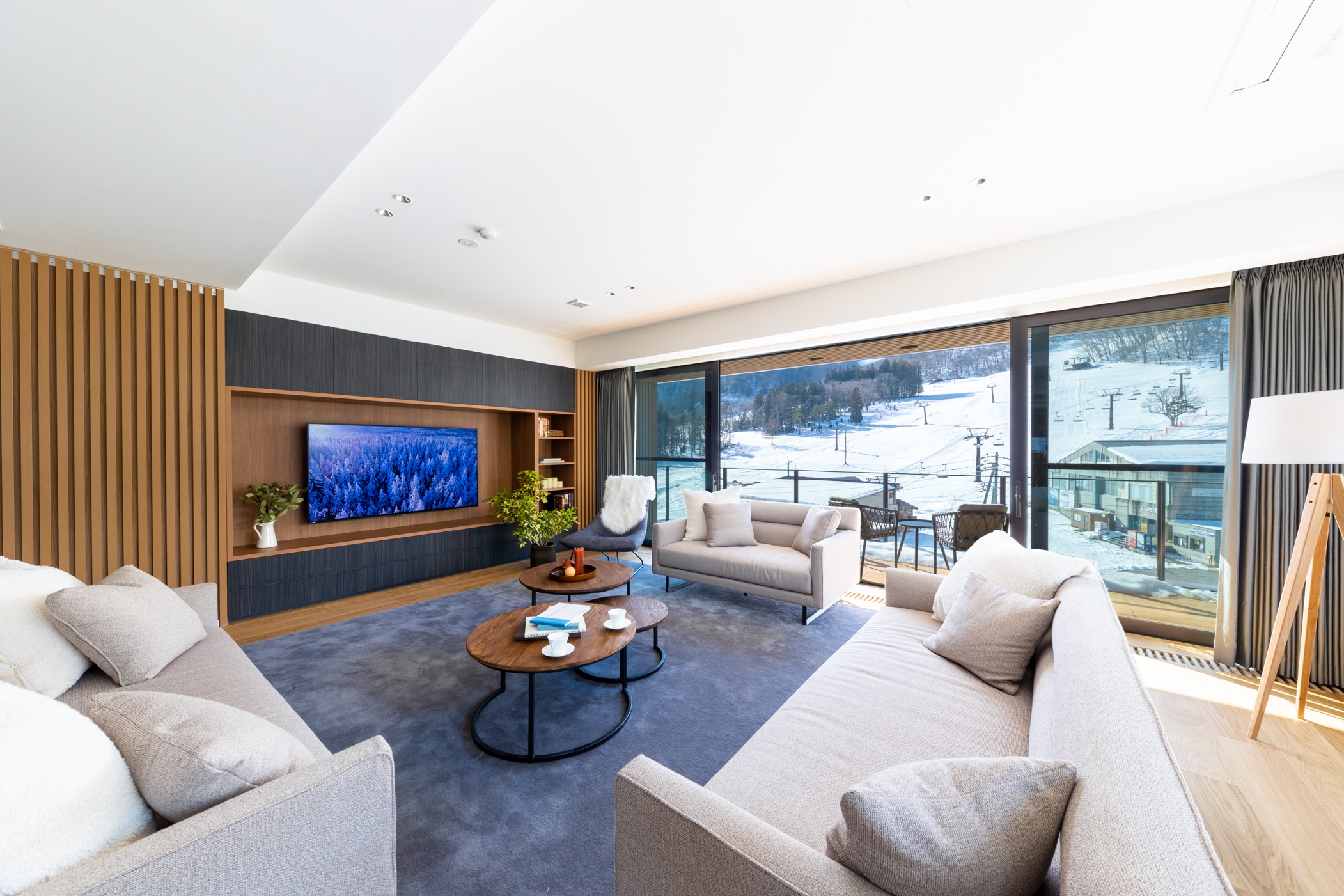 Property Image 1 - Luxury Penthouse with Large balcony facing ski slope