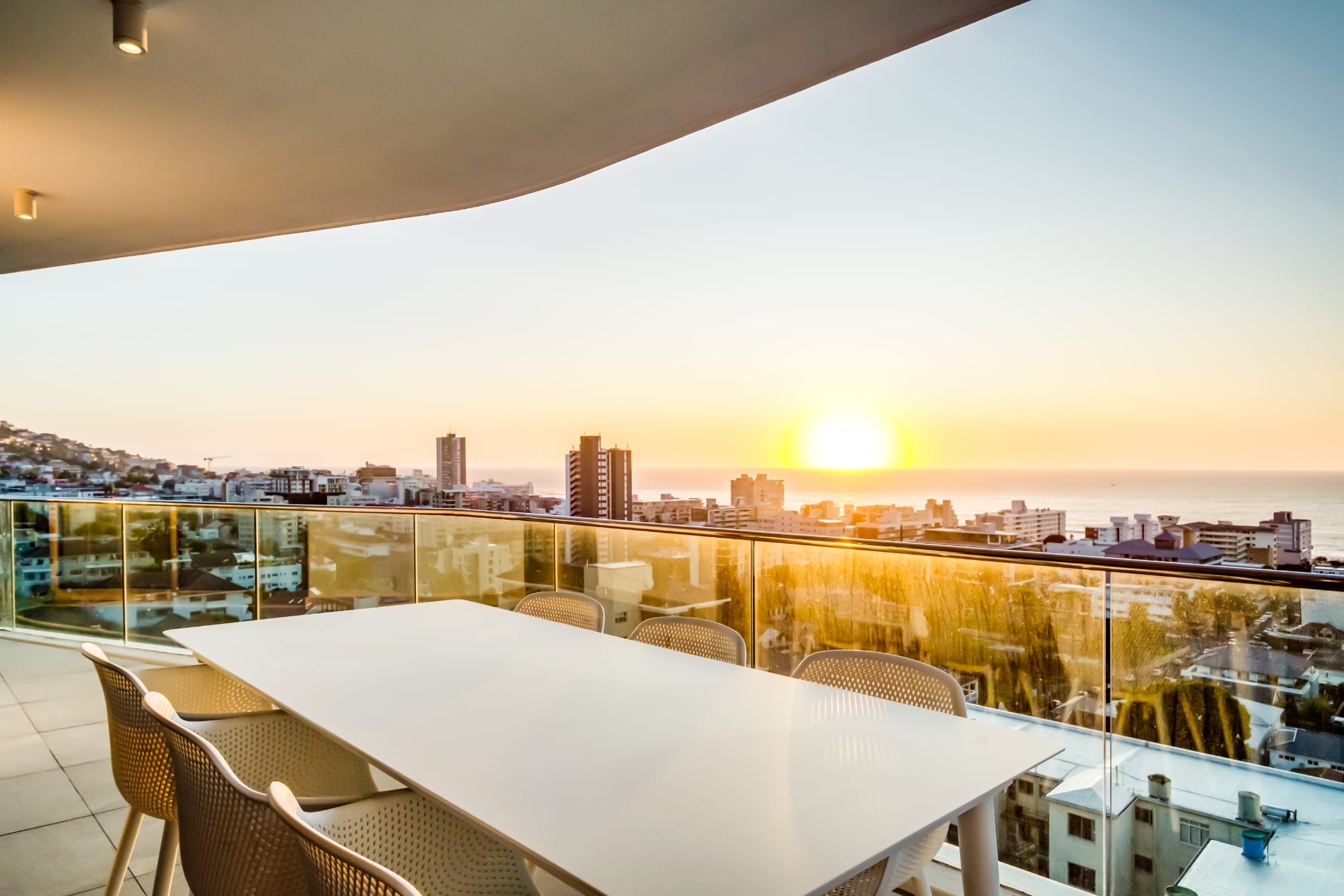 Property Image 1 - Penthouse in Sea Point with Unbelievable Views (Attique Vue)