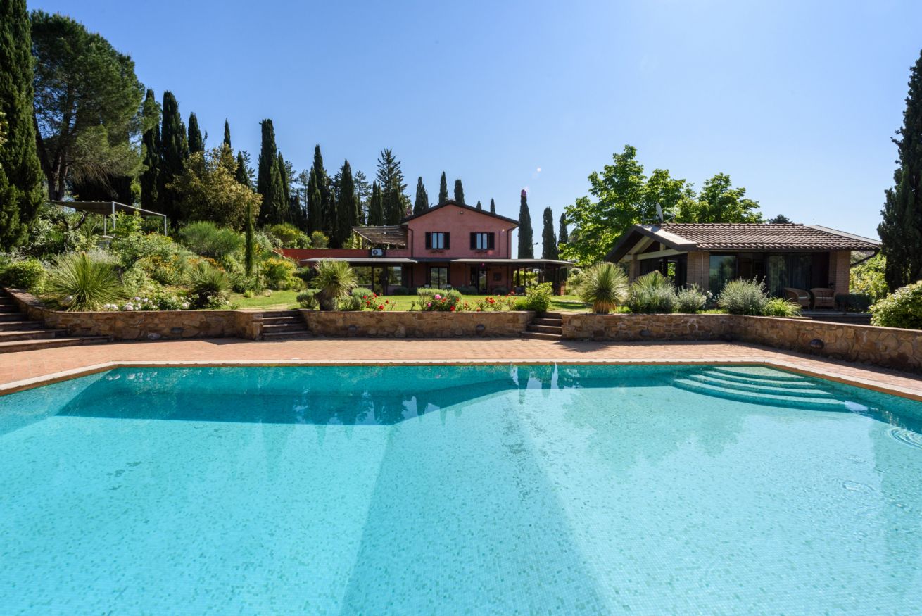 Property Image 1 - Luxury Tuscan villa with private restaurant and pool near San Gimignano