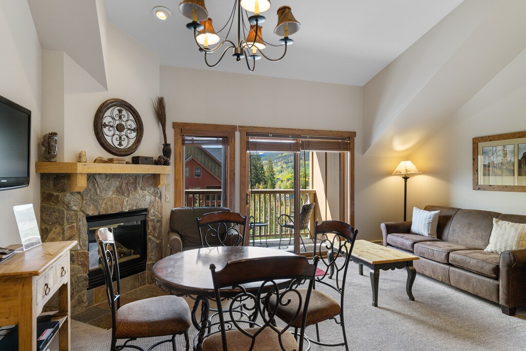 Living area and dining area with seating for 4