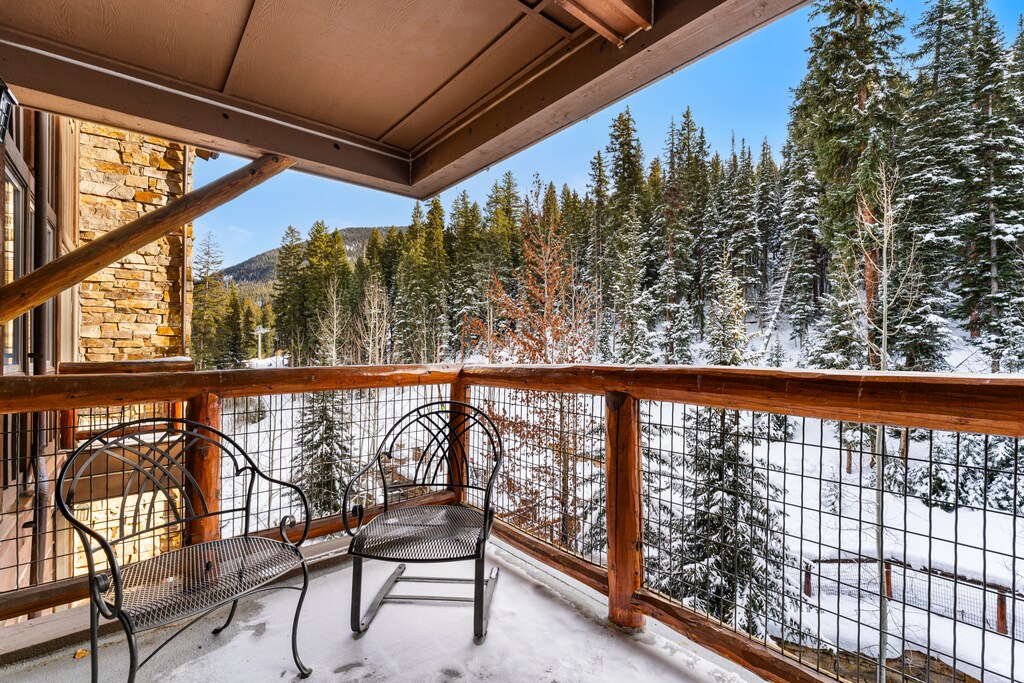 Private balcony with outdoor seating and ski-slope views!