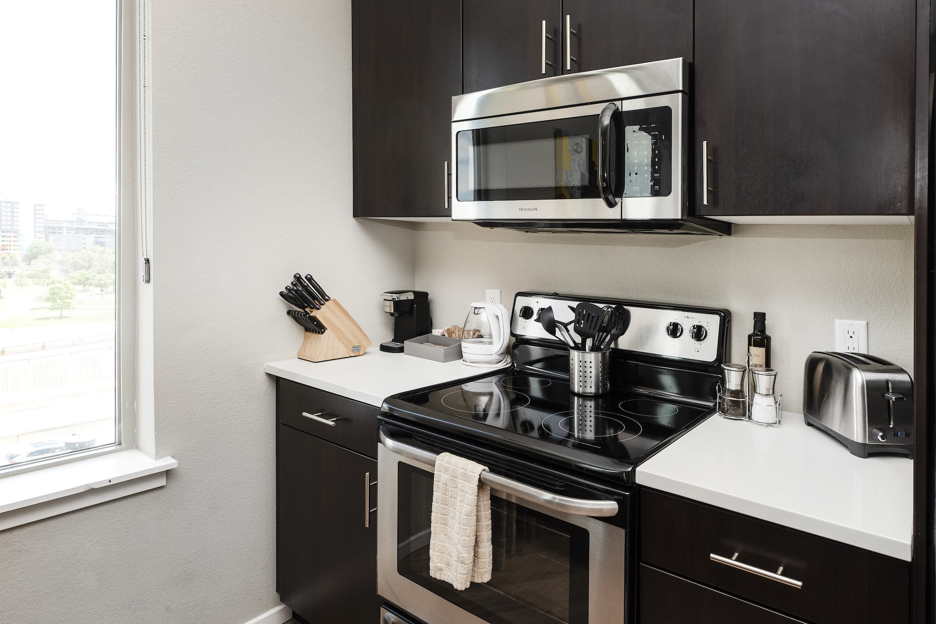 Property Image 2 - The Comma | Inviting 1BD in the Heart of Denver