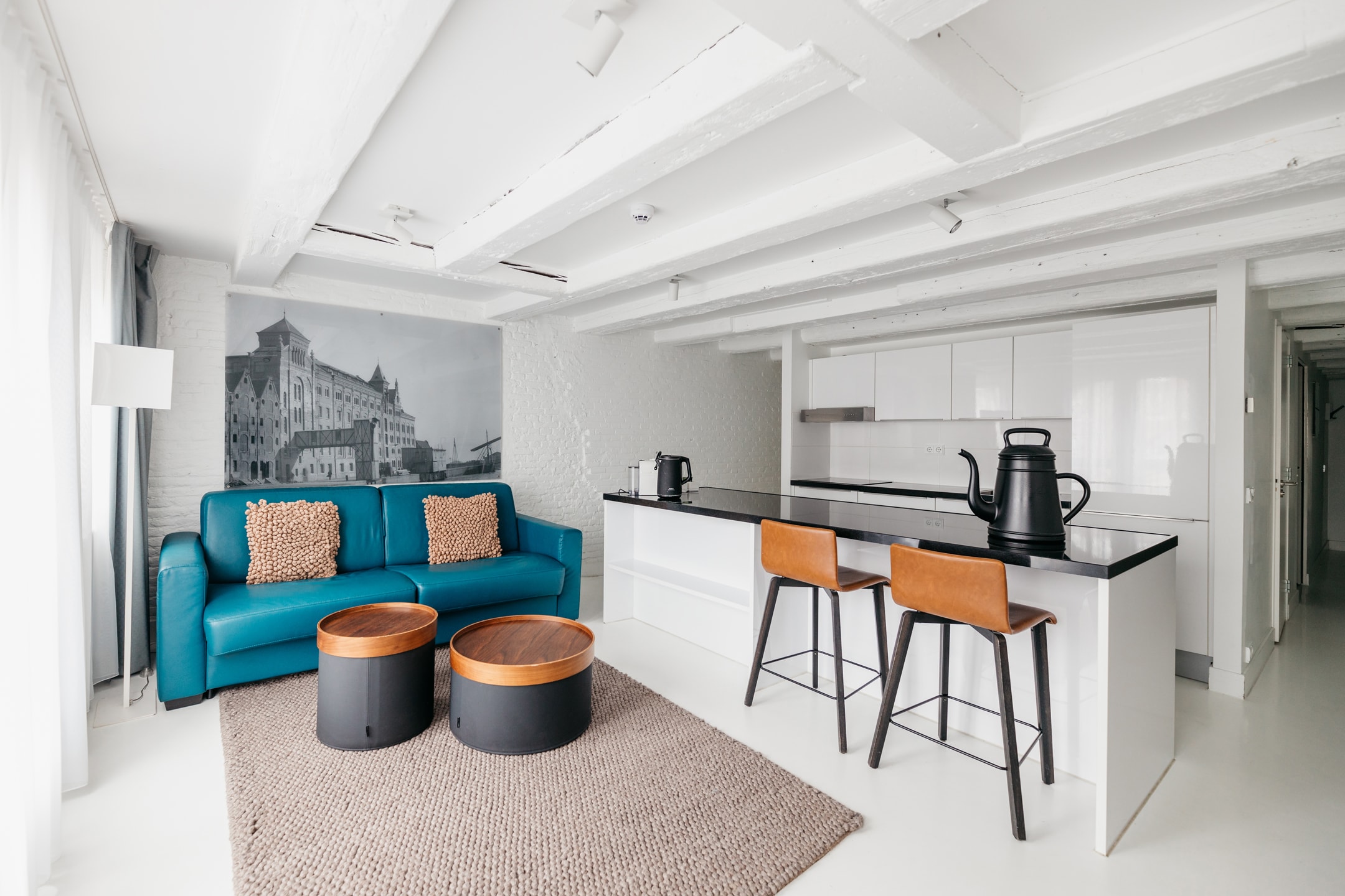 Modern and spacious one-bedroom apartment with a view of the Amsterdam Canal  (4 persons)