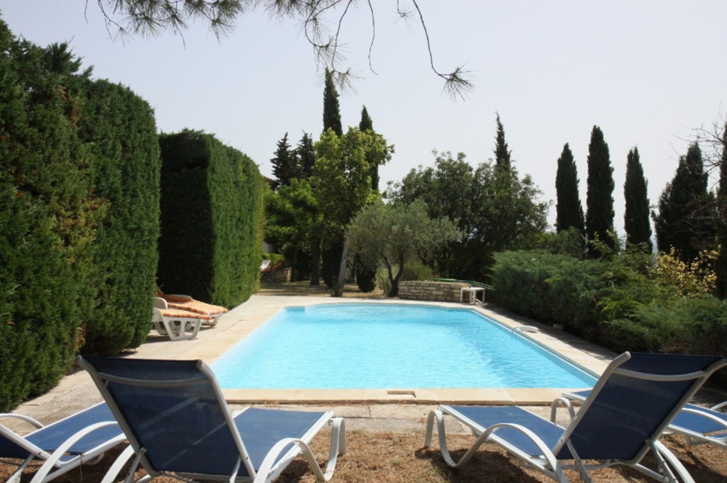 Property Image 2 - Cosy villa with pool near the village of Gordes - by feelluxuryholidays