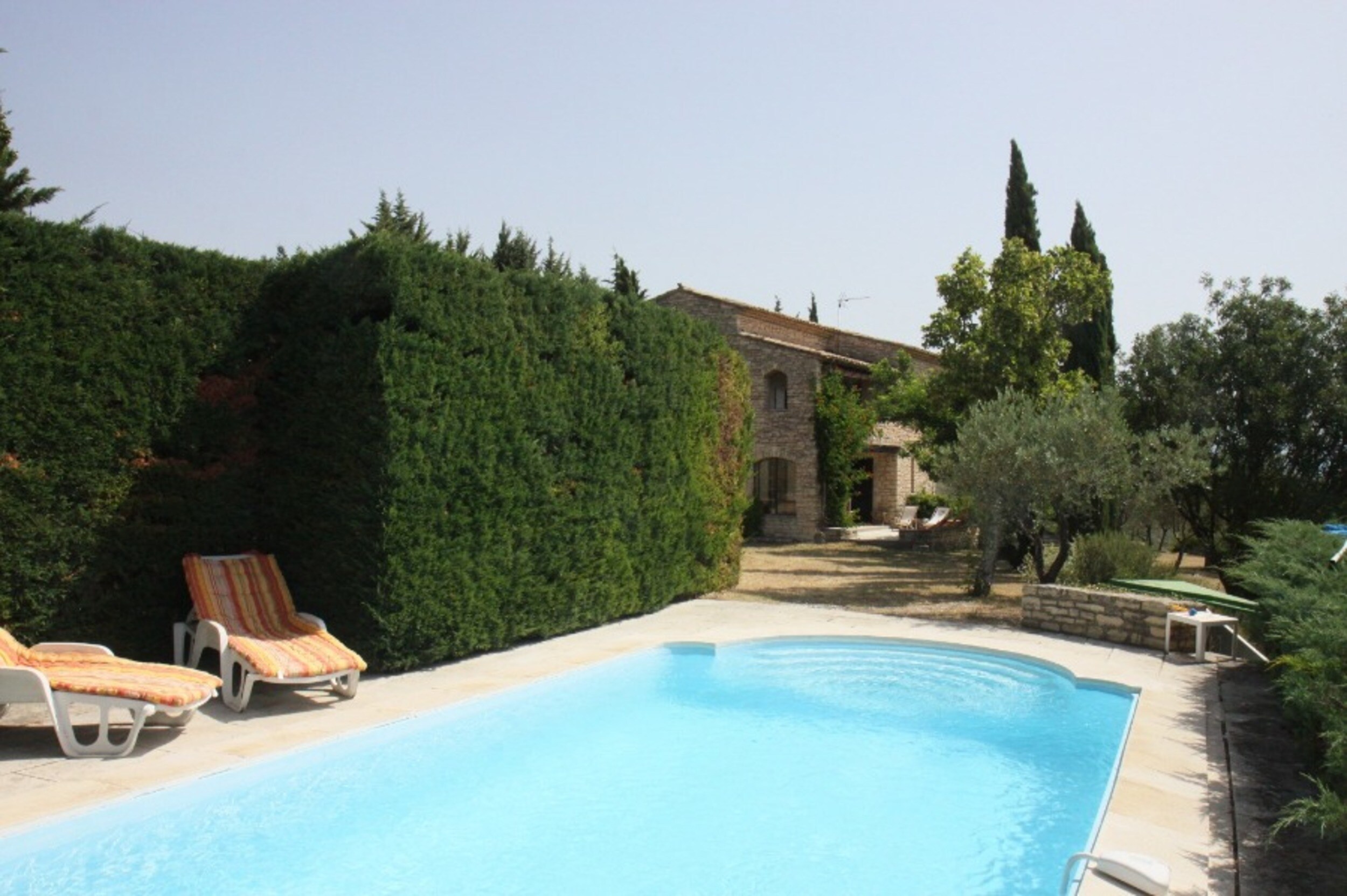 Property Image 1 - Cosy villa with pool near the village of Gordes - by feelluxuryholidays