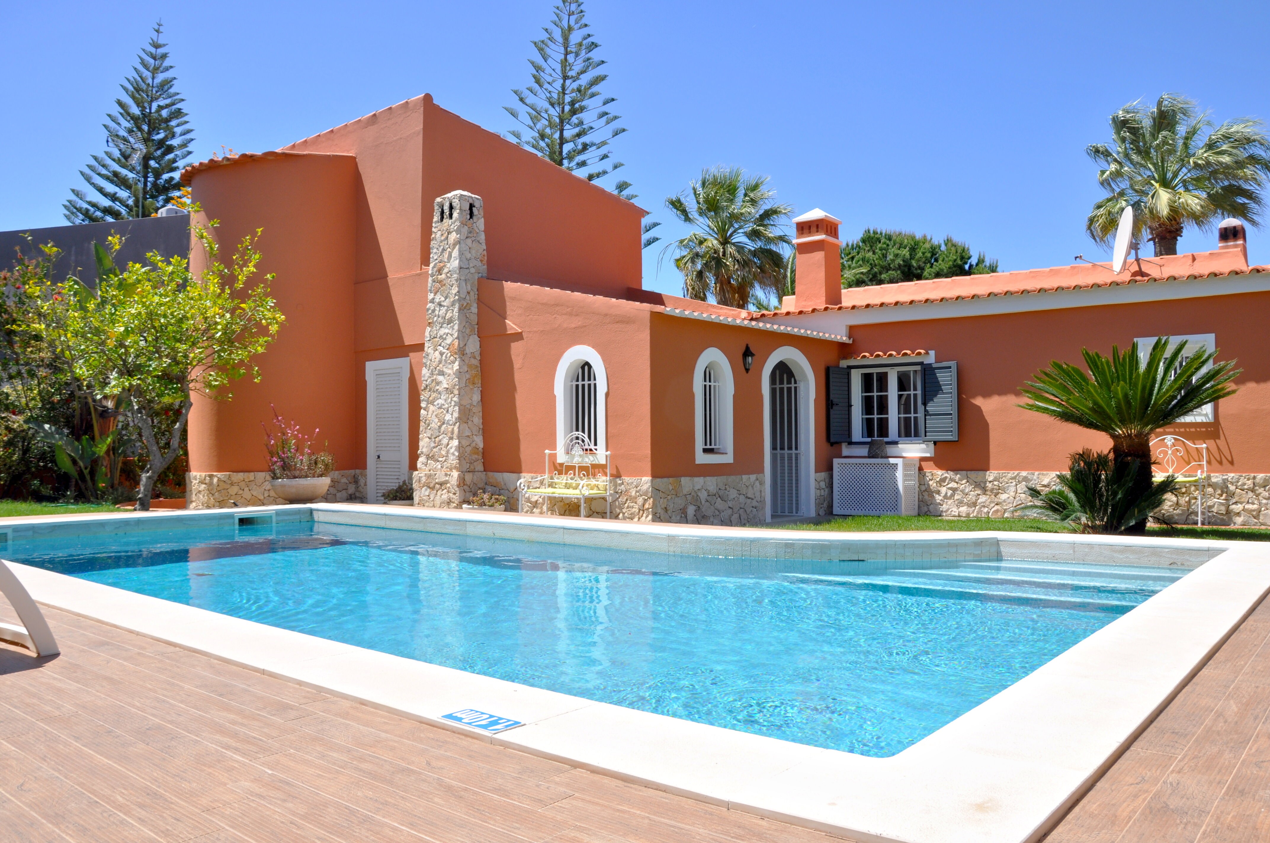 Property Image 2 - Fantastic private, Great for Families, private pool (pool heating optional)