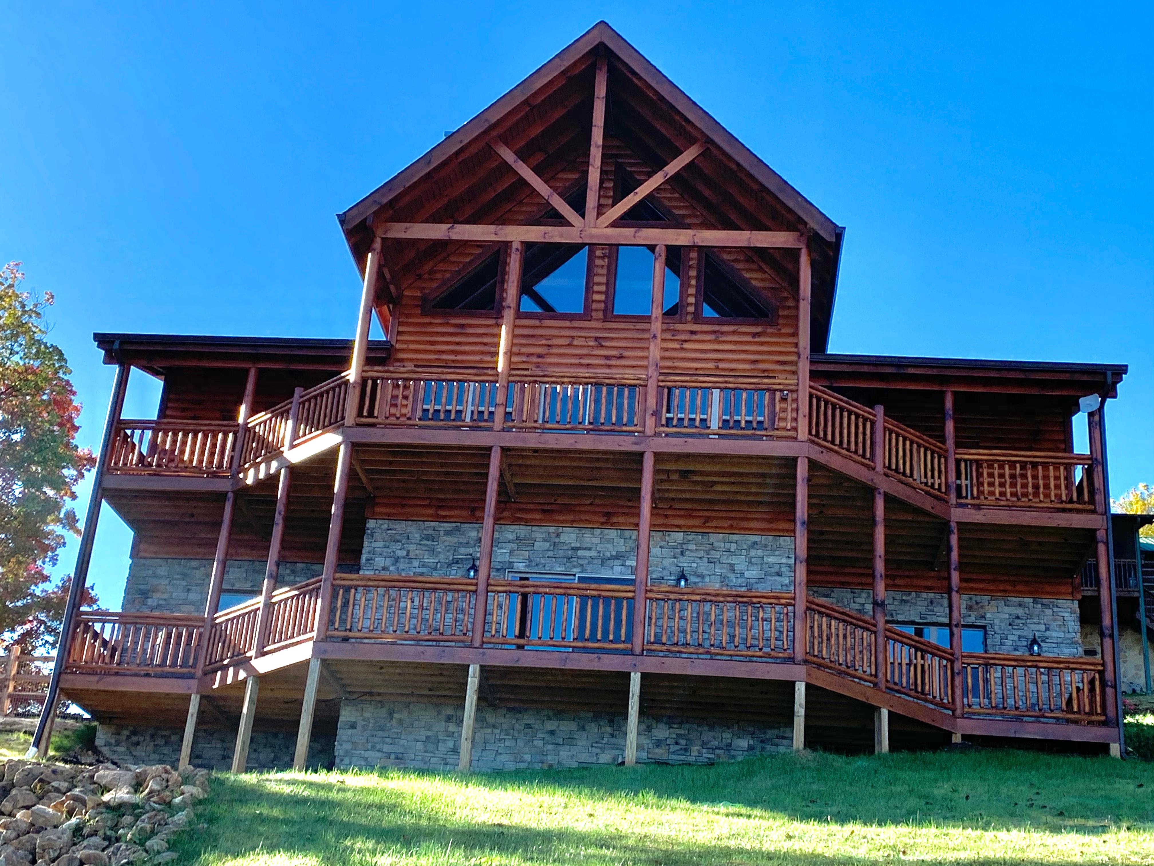 Two Level Large Smoky Mountain Cabin