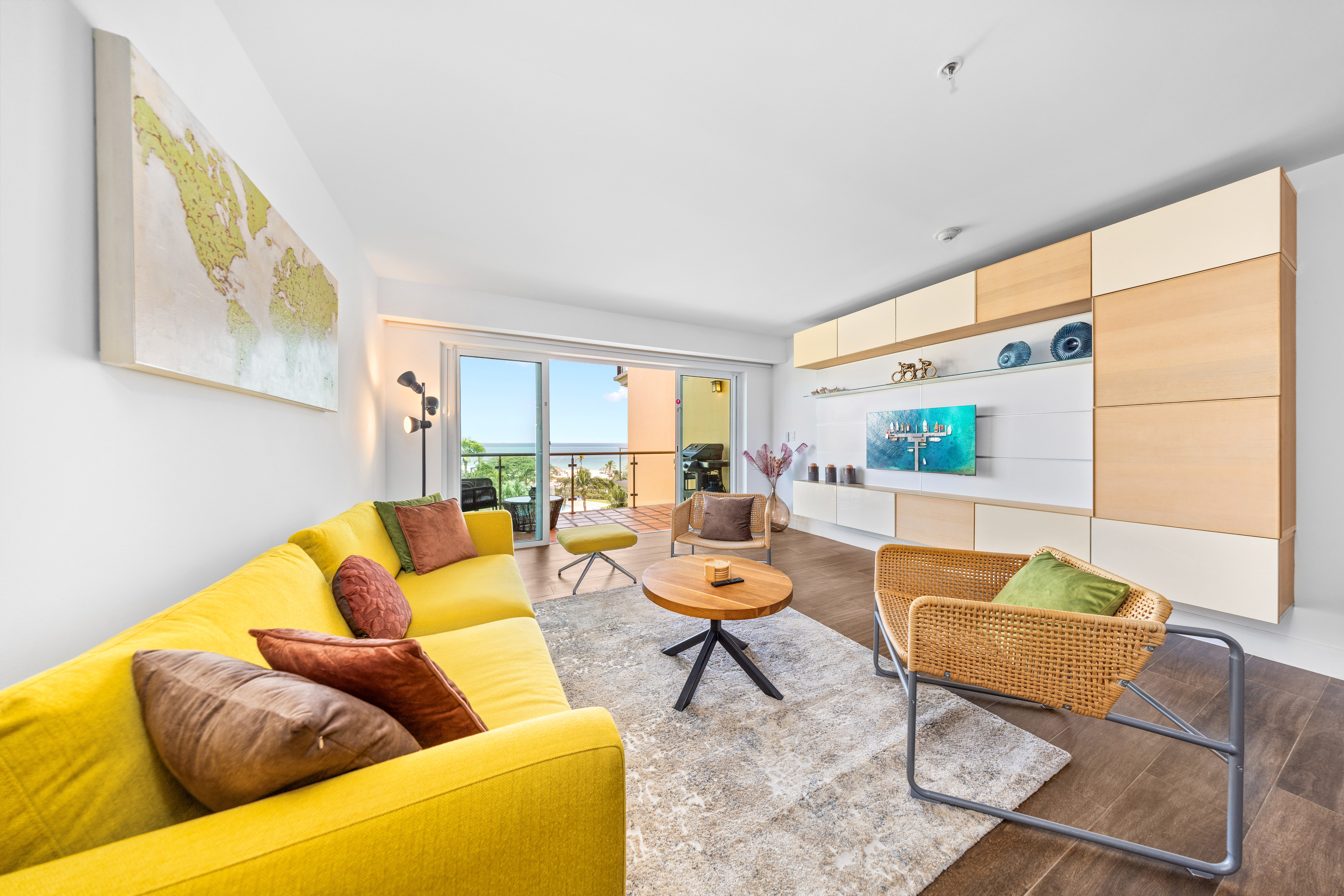 Stunning Living of the condo in Aruba - Comfy and cozy sofas - Bright and Airy Area
