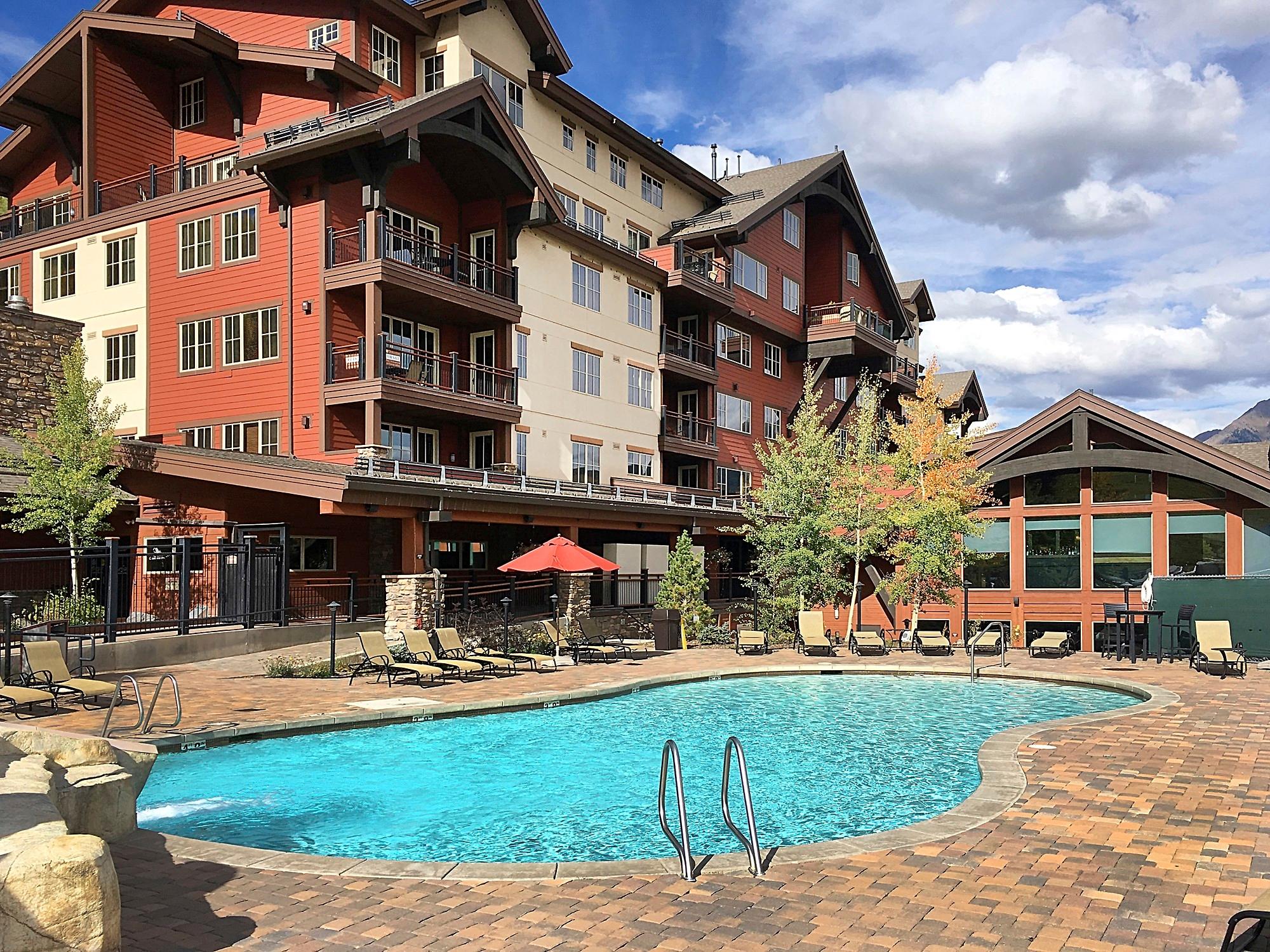 For an optional 4% resort fee, you will have access to the Durango Mountain Club which includes an outdoor heated pool with slide, outdoor hot tub and workout facility. 