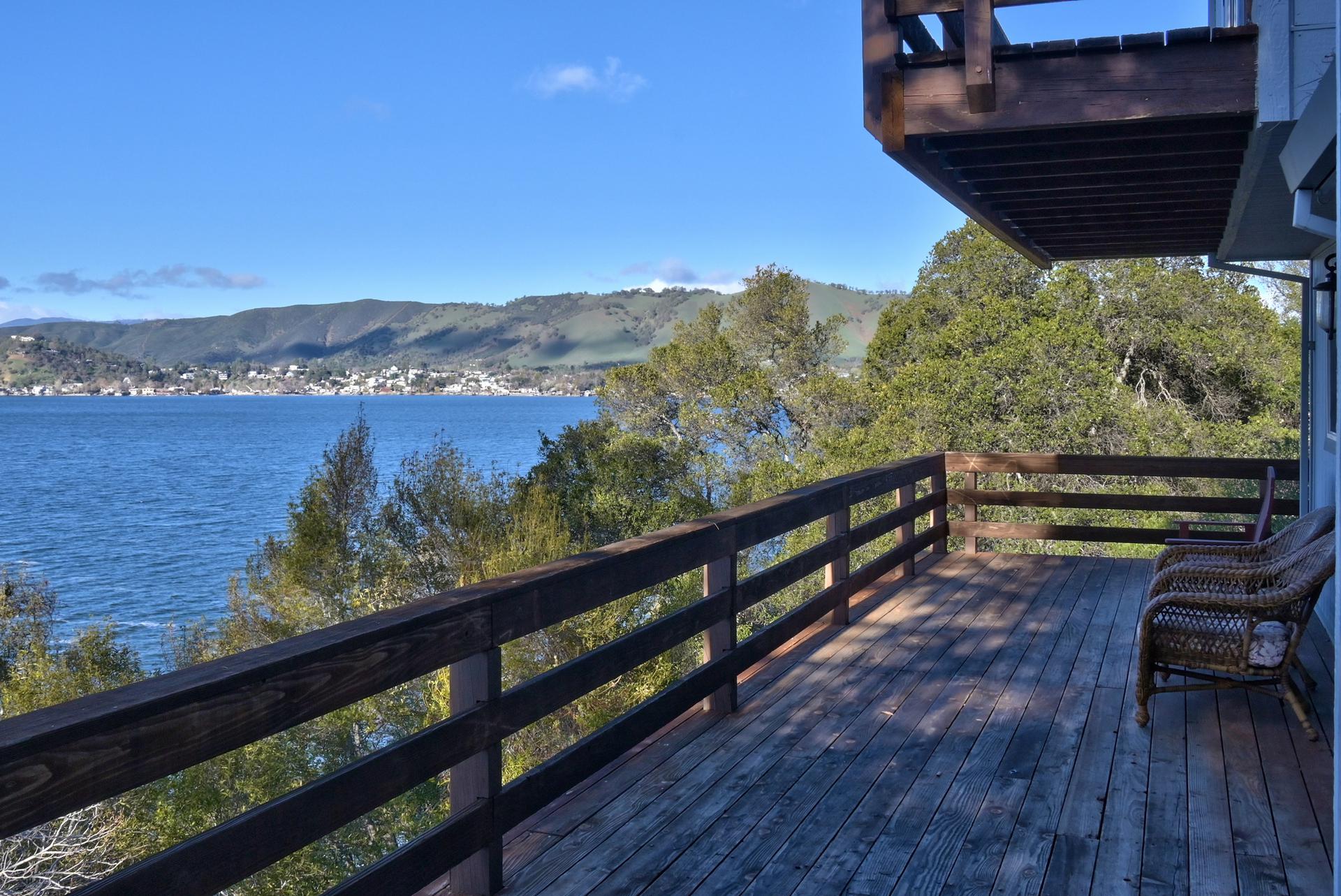 Property Image 1 - Bass Alley Bungalow with private dock and amazing fishing on Clear Lake