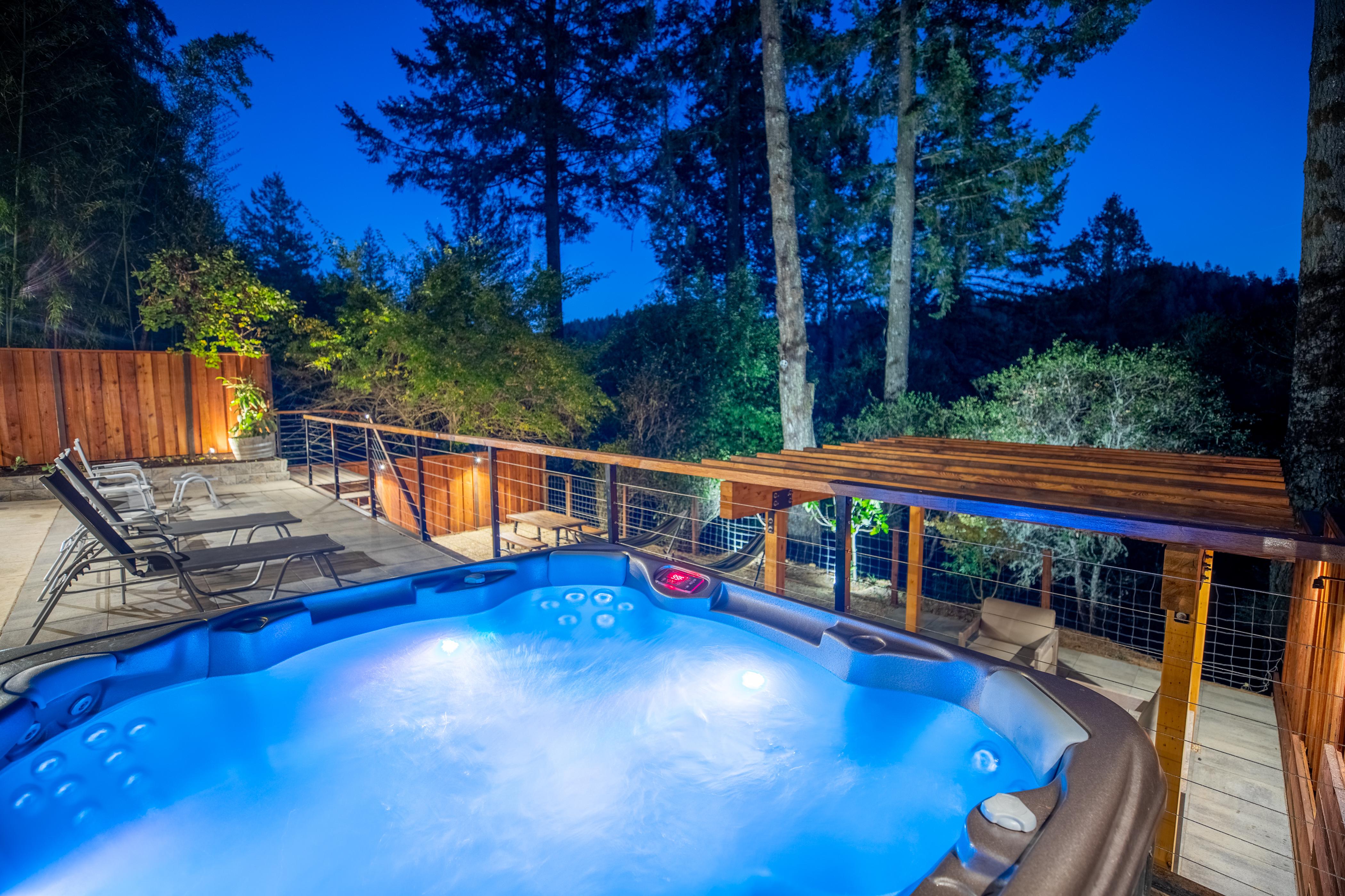 Valley Vista- Forest bungalow with valley views, dog friendly and hot tub!