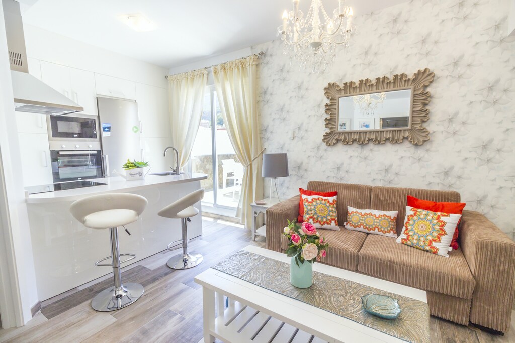 Enjoy the living room of this apartment in Alhaurín el Grande