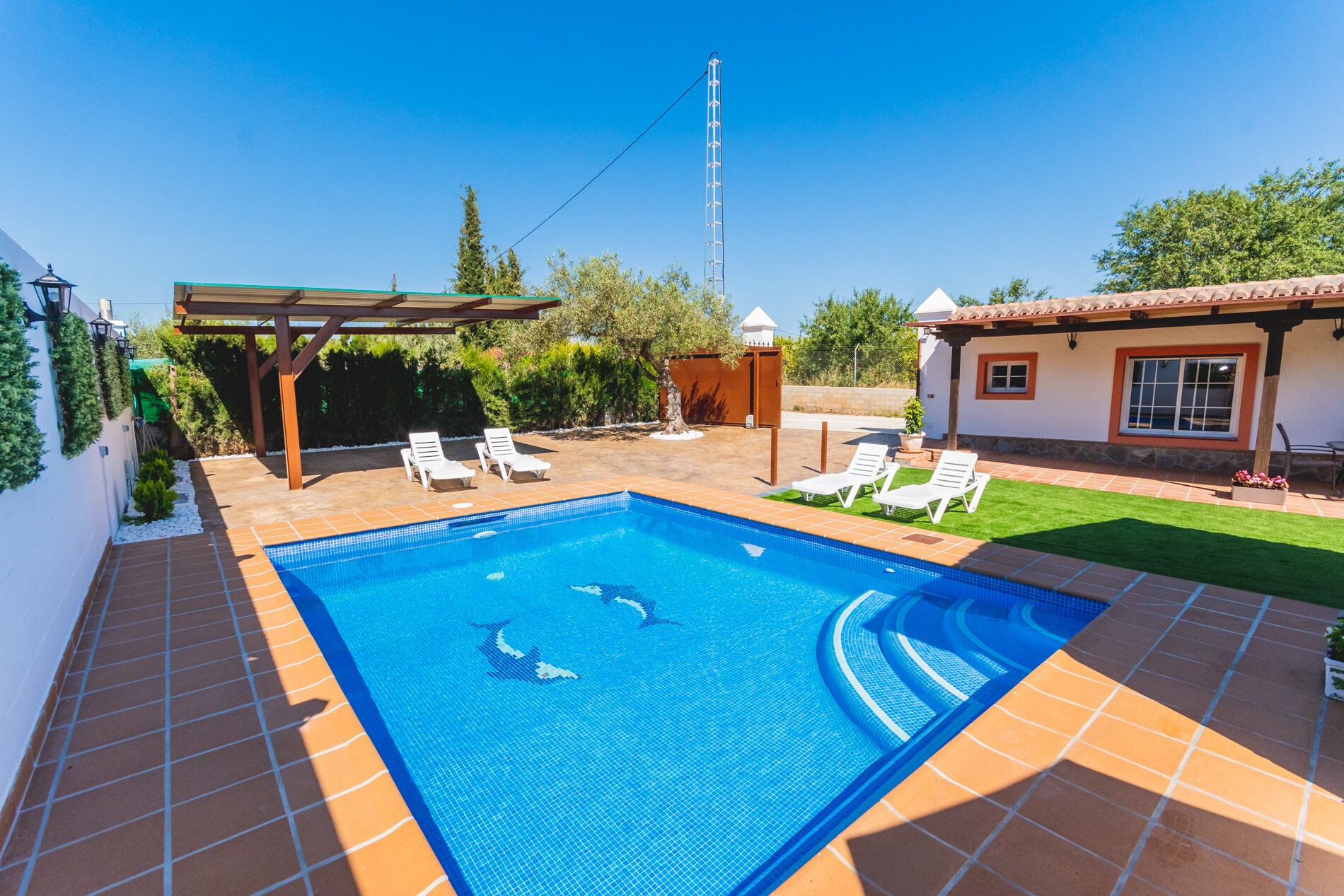 Enjoy the private pool of this rural house in Alhaurín el Grande