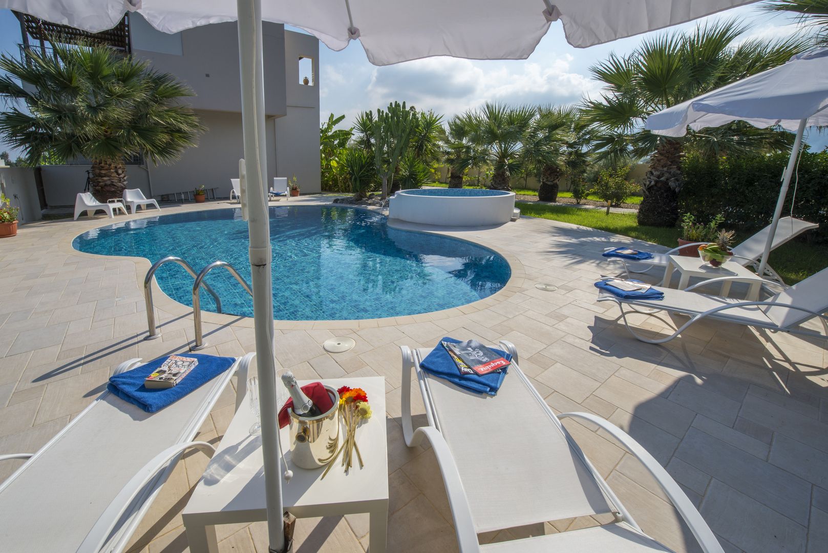 Property Image 1 - Xenos Villa 2. With 5 Bedrooms , private swimming pool, near the sea in Tigaki