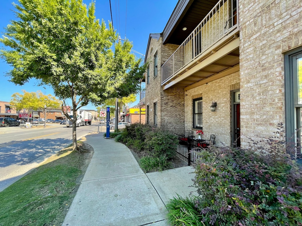 BamaNati is located right in the heart of Tuscaloosa on the Strip! You'll have easy walking access to bars, restaurants, and Bryant-Denny Stadium.