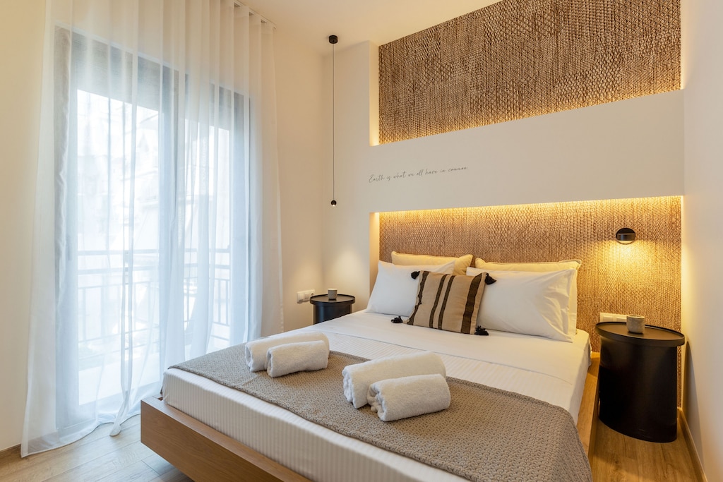 A light-filled, designer savvy space that’s the epitome of pared-back elegance