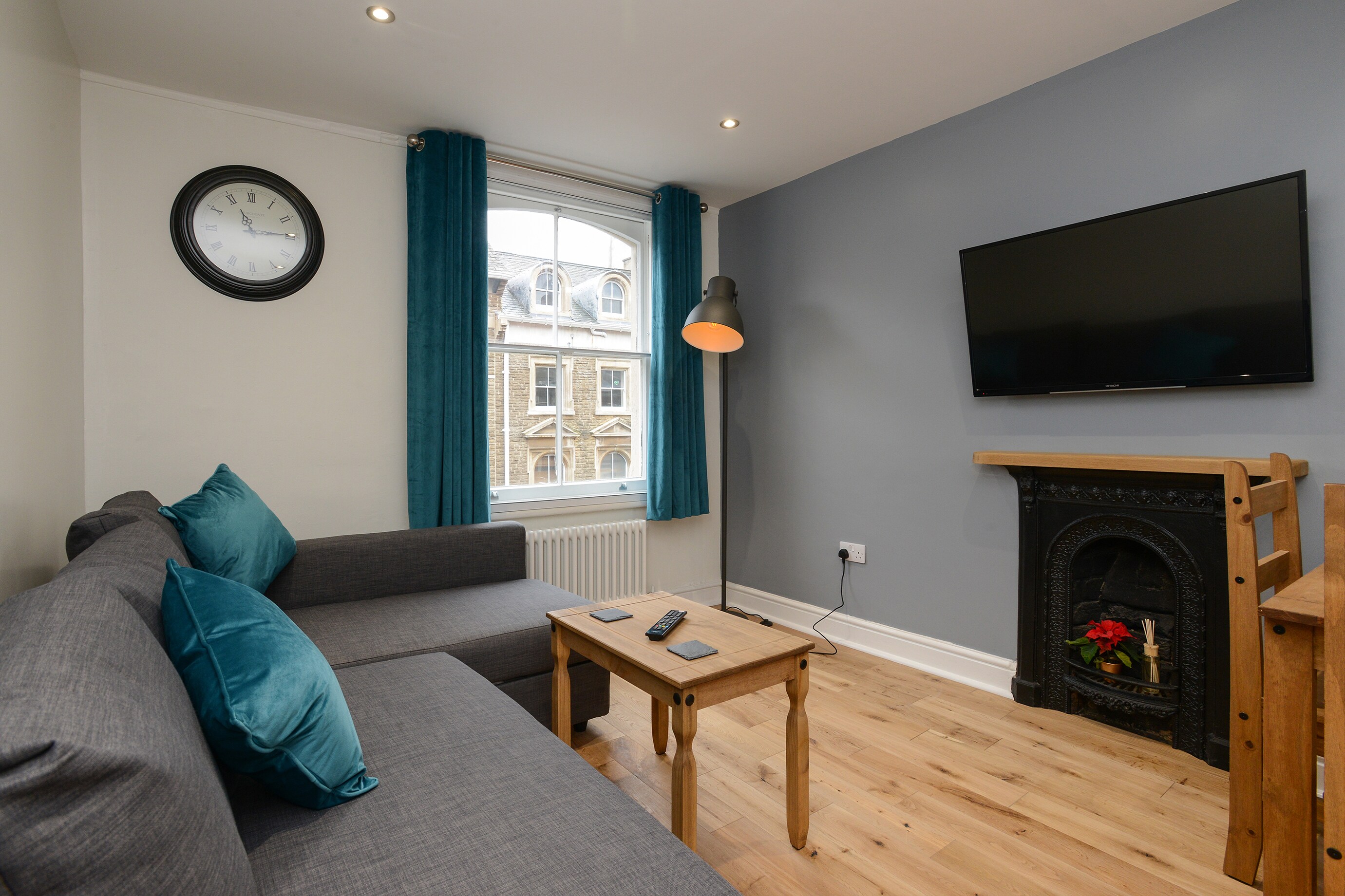 Property Image 1 - Modern & Open 1bed Apt in the Heart of Nottingham Property Image 1 - Modern & Open 1bed Apt in the Heart of Nottingham