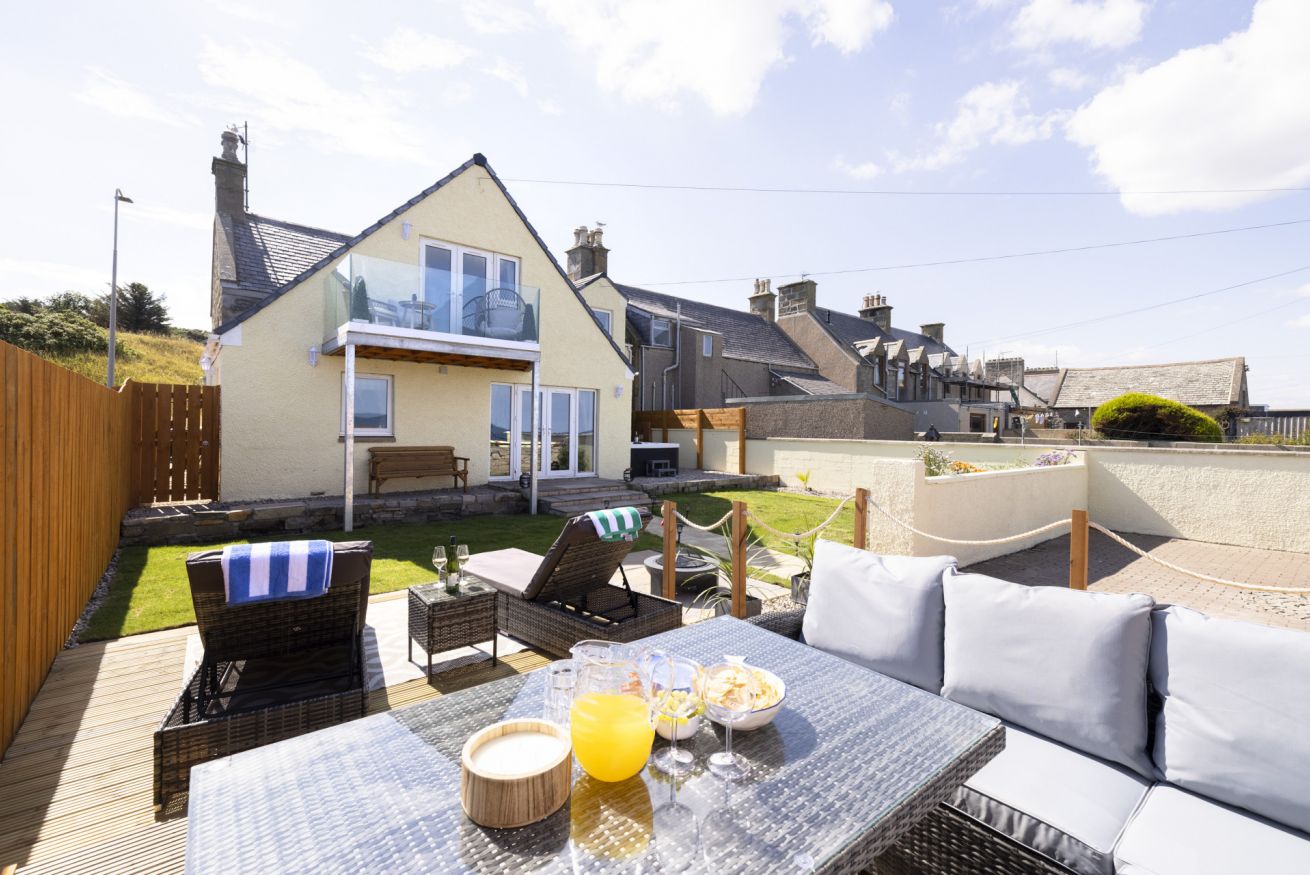 Property Image 1 - Aurora House: Hot Tub and Sea View