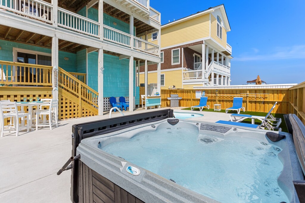 The bubbly Hot Tub is the perfect retreat after a day at the beach.