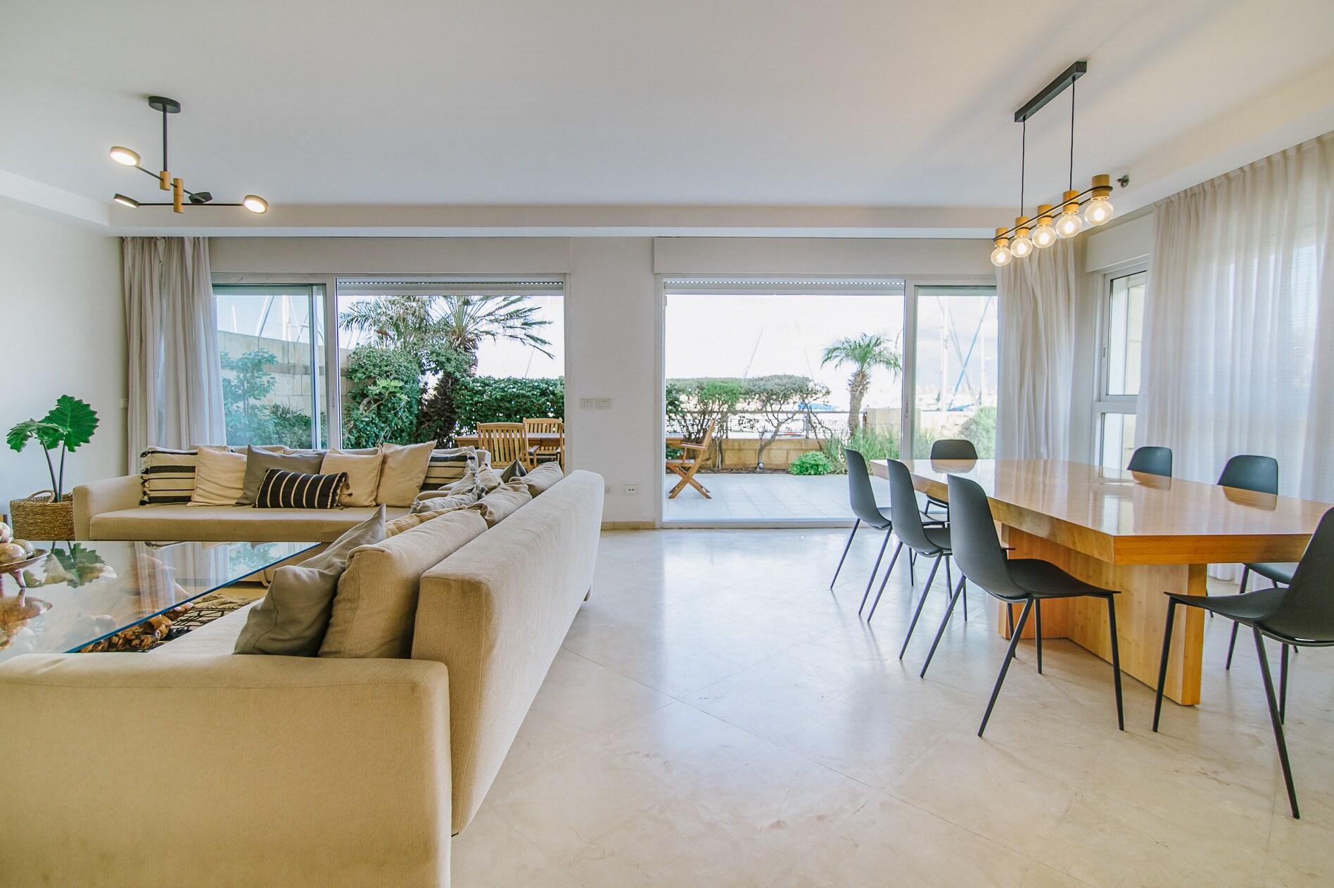 Property Image 2 - Sunny Sea Facing Apartment with Leafy Sea Views